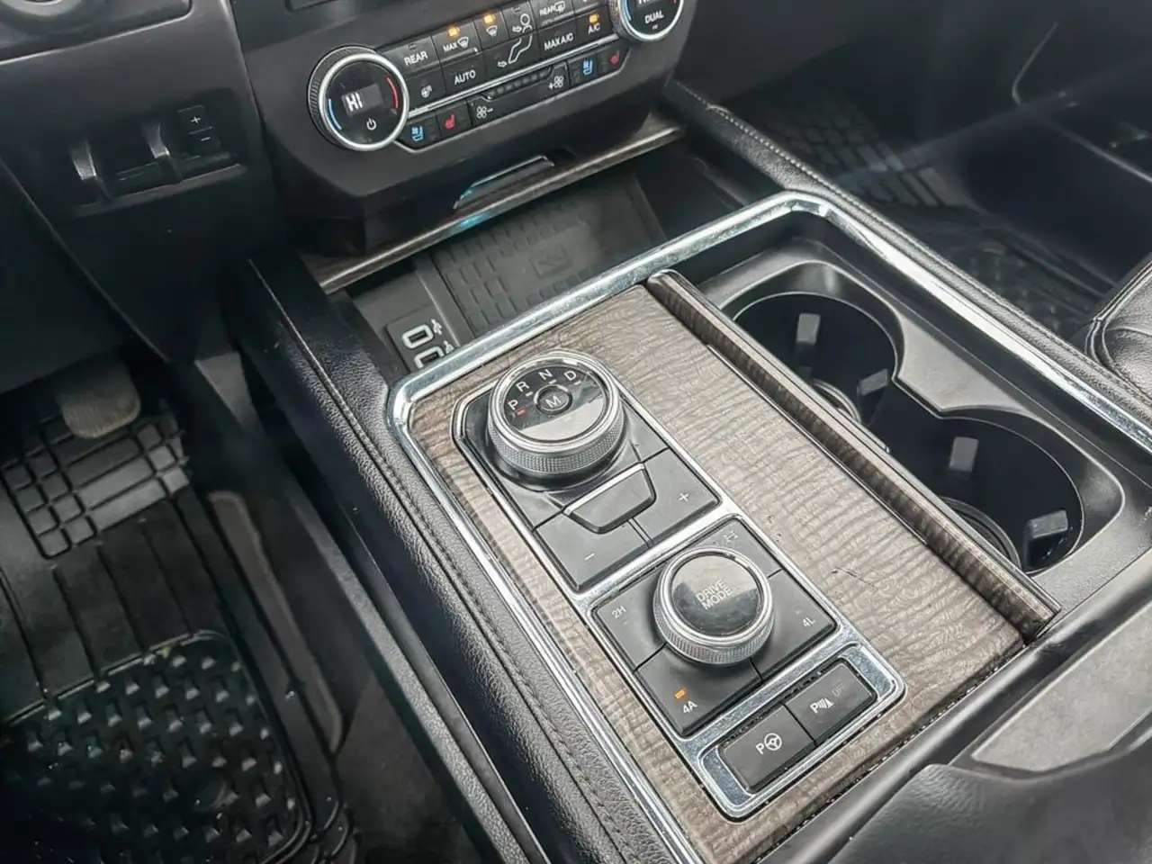 Ford Expedition снимка Ford Expedition