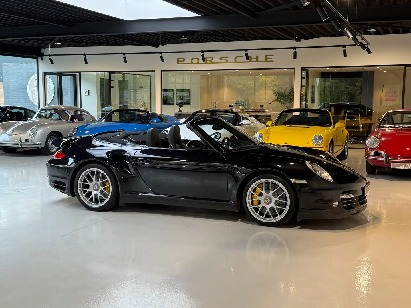 Porsche 997 Turbo S Cabriolet First paint C00 Noir - 2