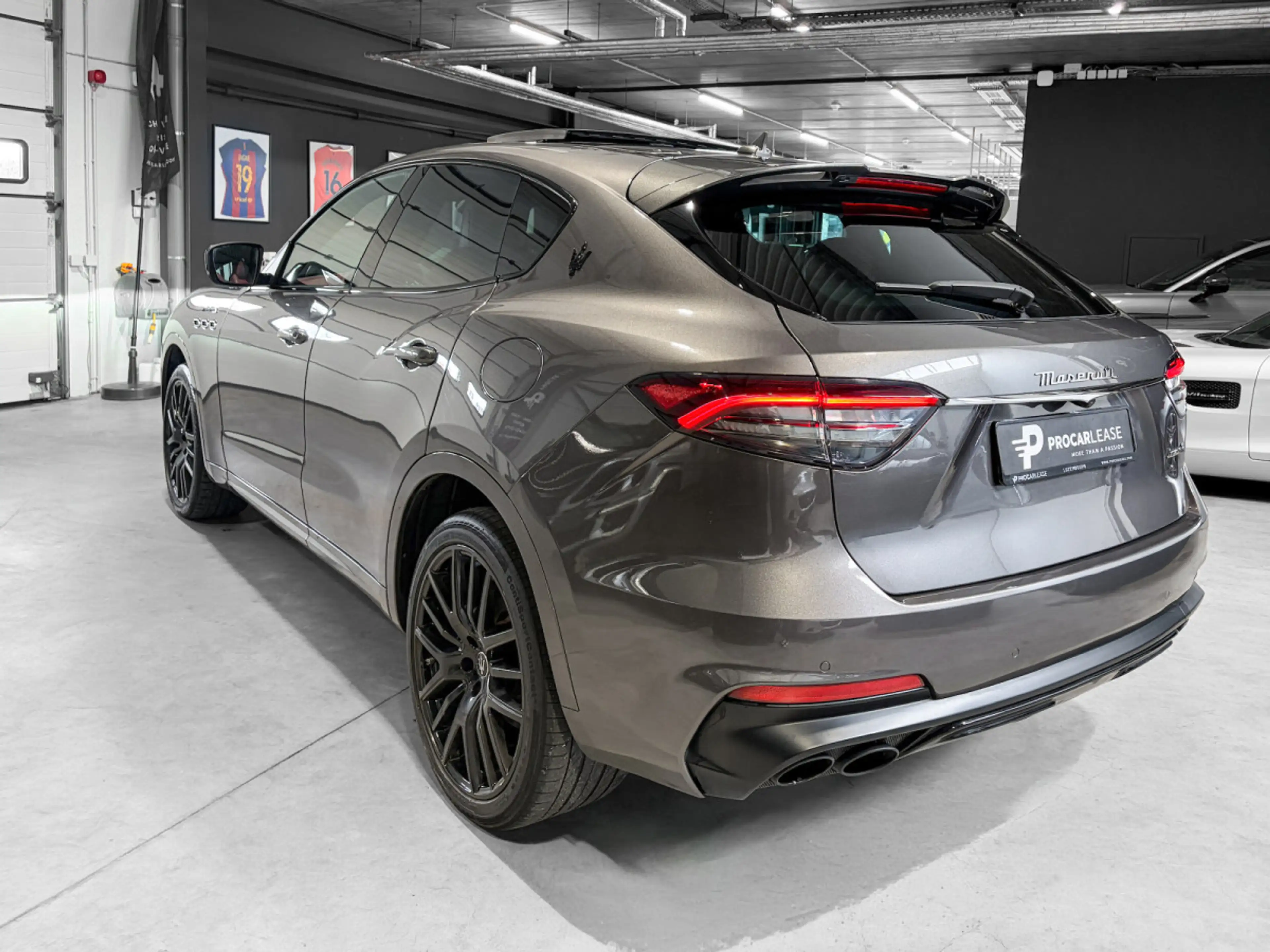 Maserati Levante Levante Modena S 3.0 V6 /PANO/ACC/360°/LUFT/Carbon — photo 9