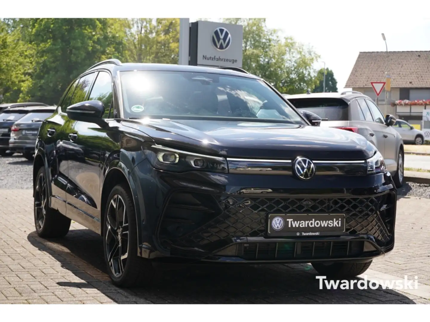 Volkswagen Tiguan 4Motion R-Line Memo AHK 360° H&K Sofort Verfügbar Schwarz - 1
