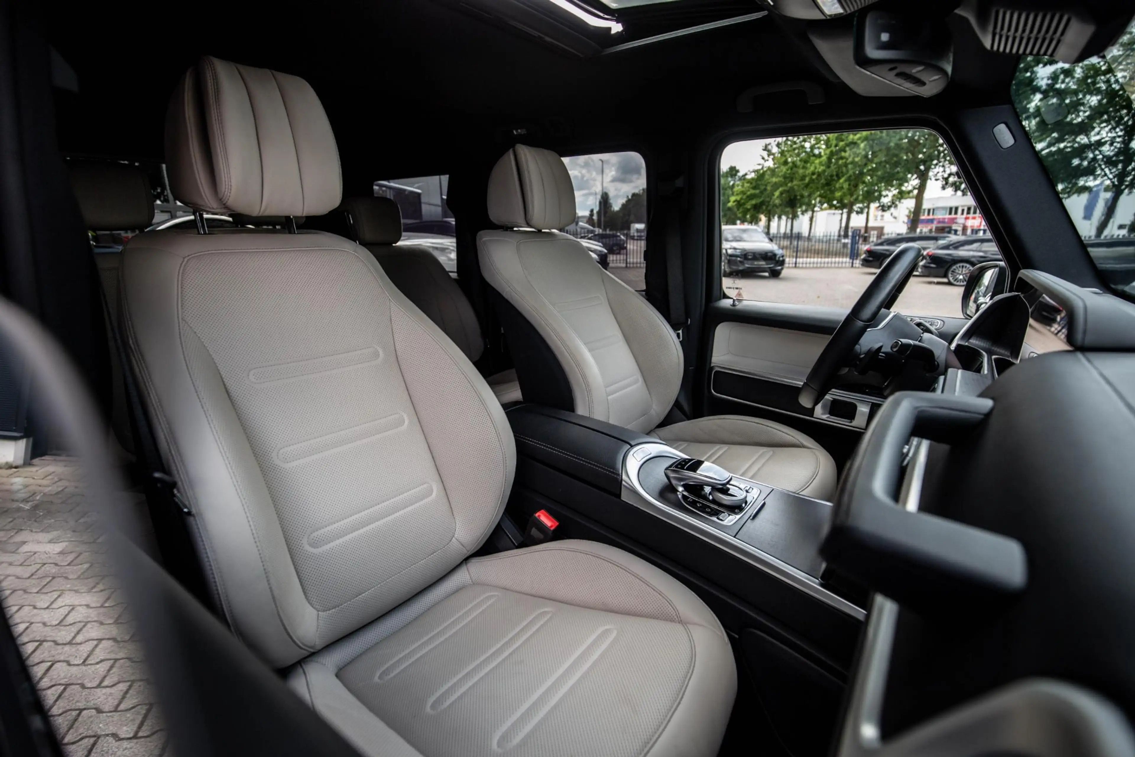 Mercedes-Benz G 500 — photo 11