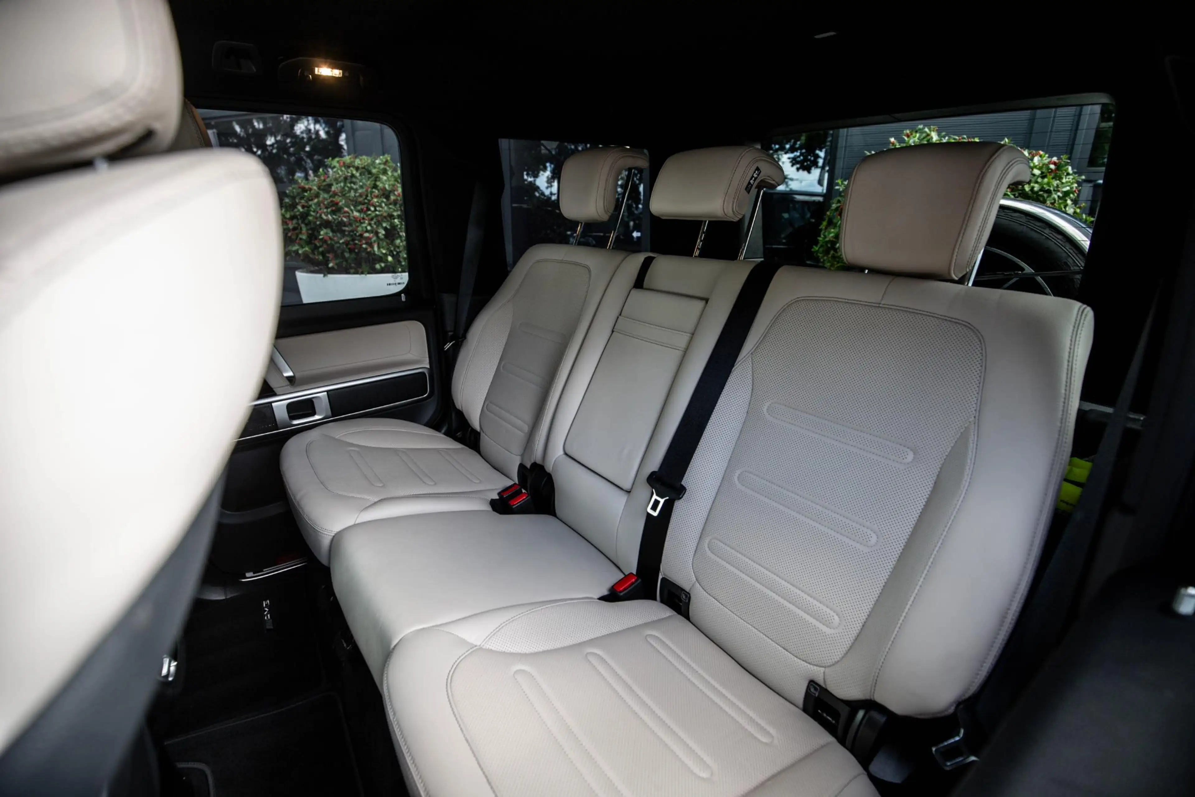 Mercedes-Benz G 500 — photo 13