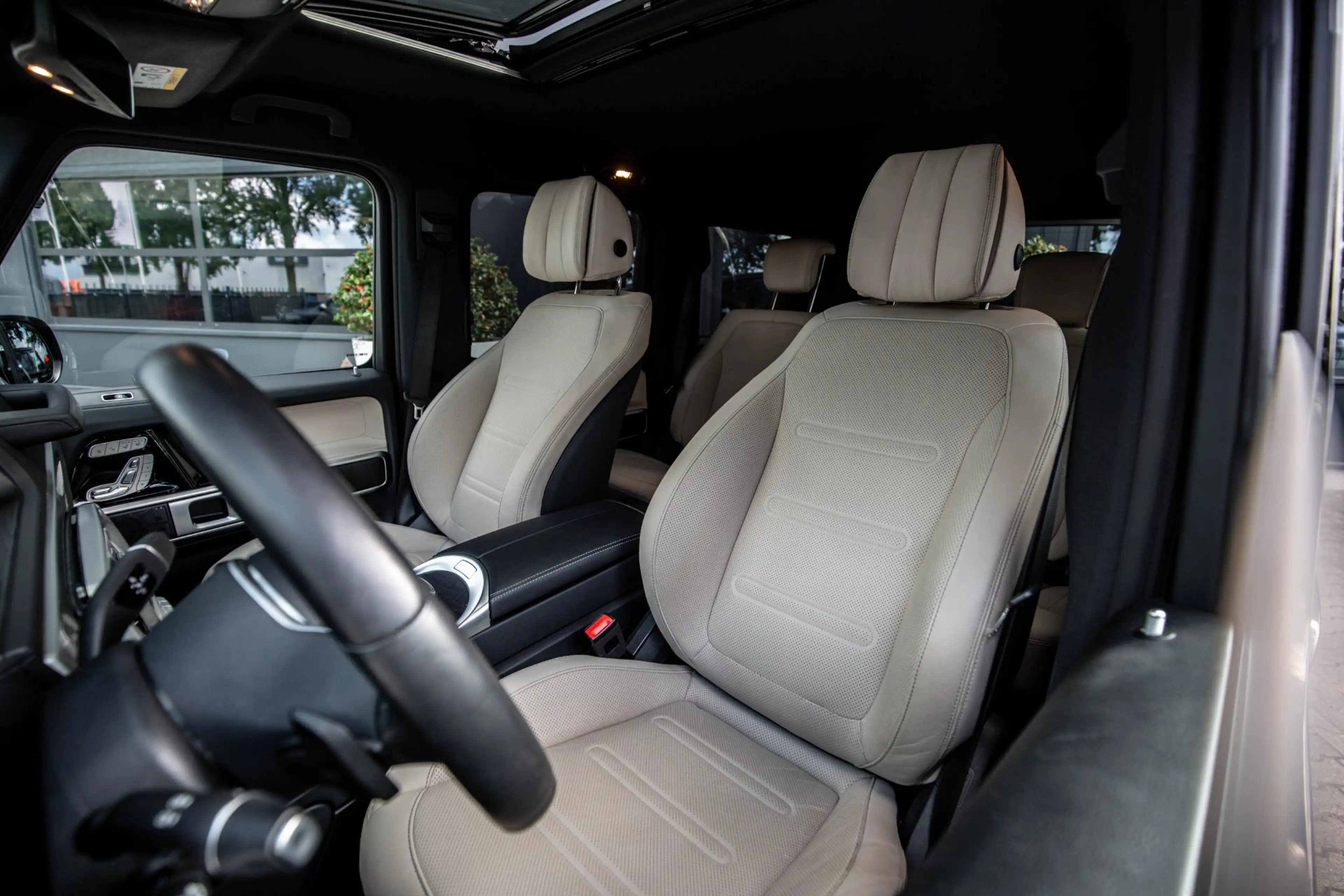 Mercedes-Benz G 500 — photo 10