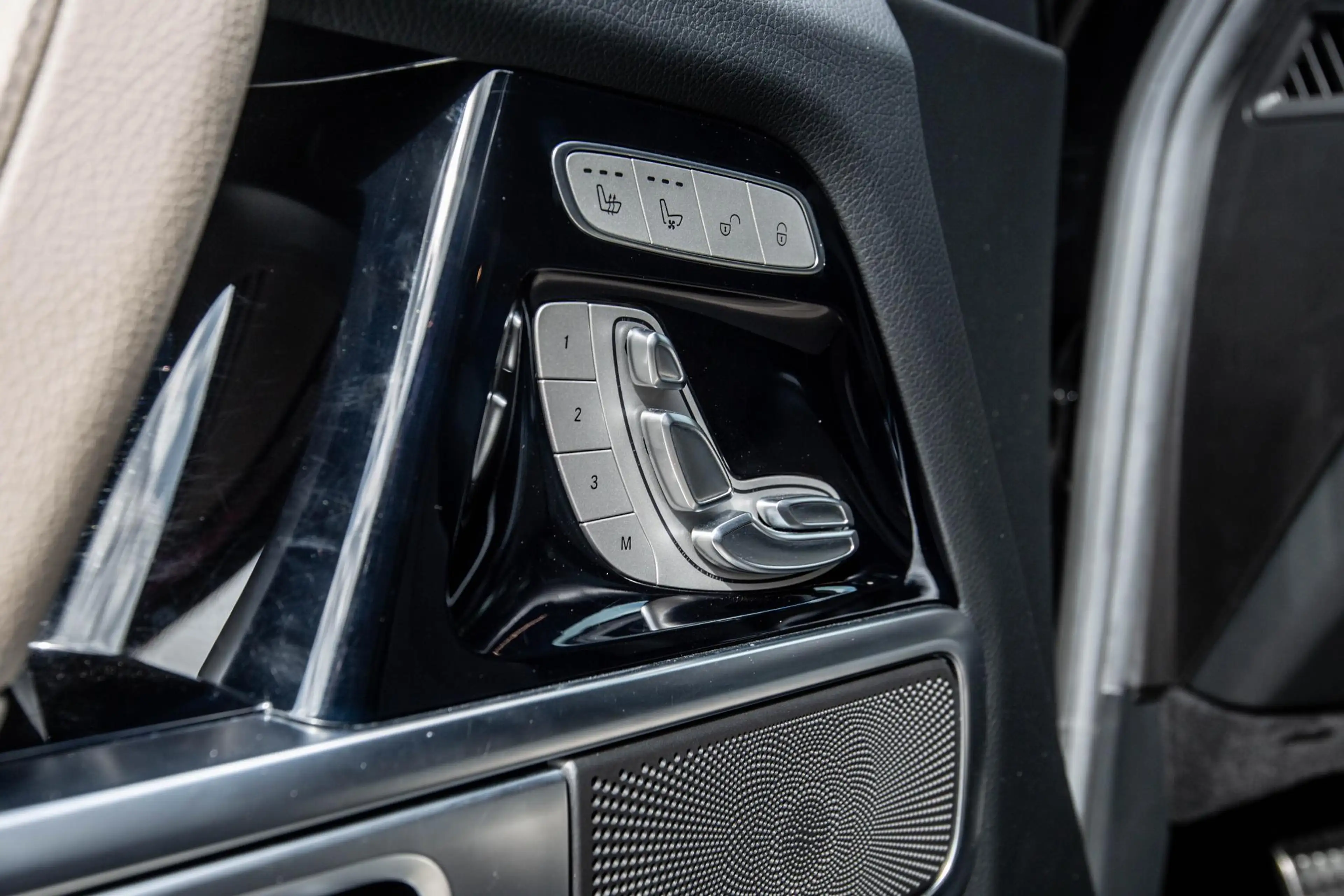 Mercedes-Benz G 500 — photo 6