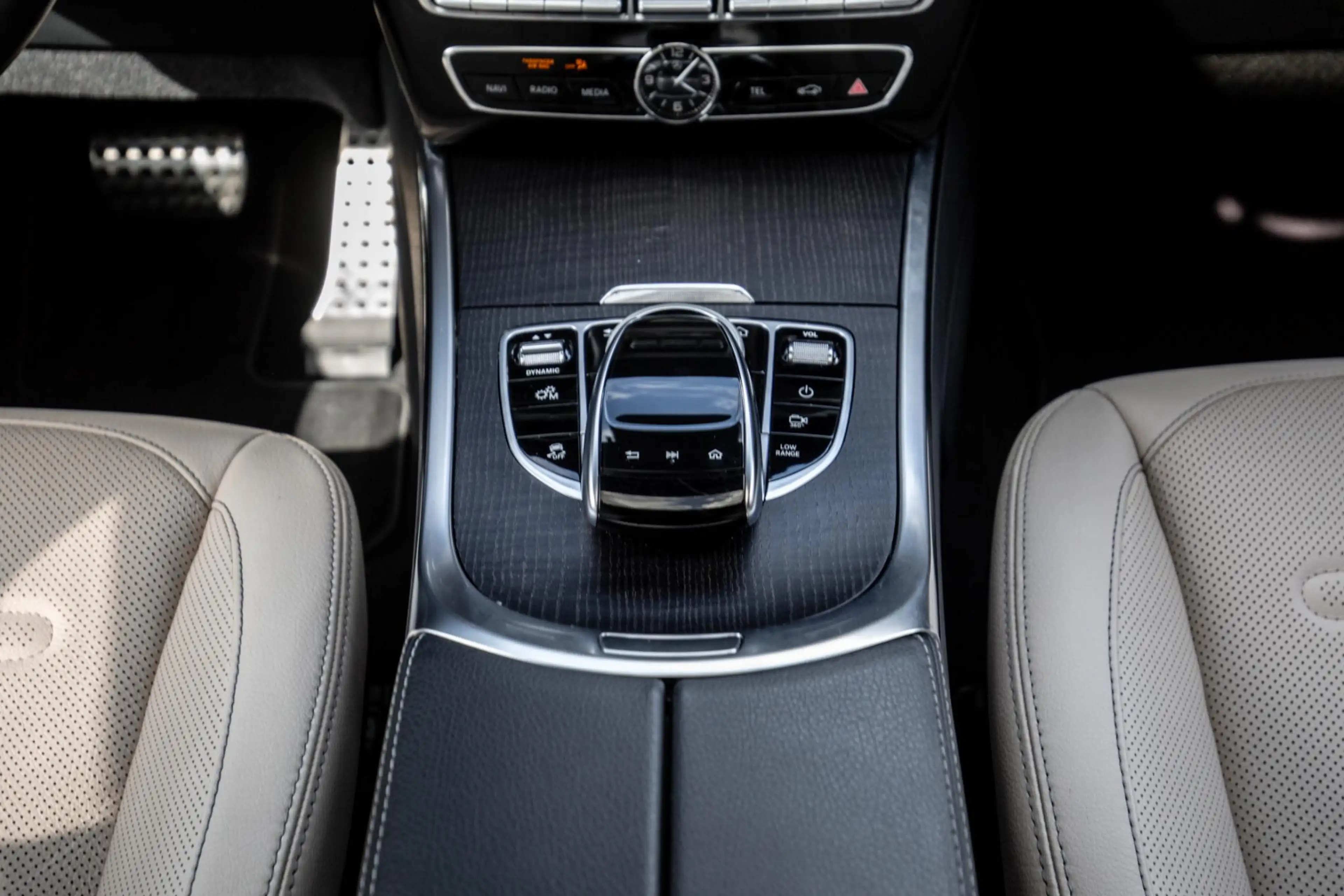 Mercedes-Benz G 500 — photo 15