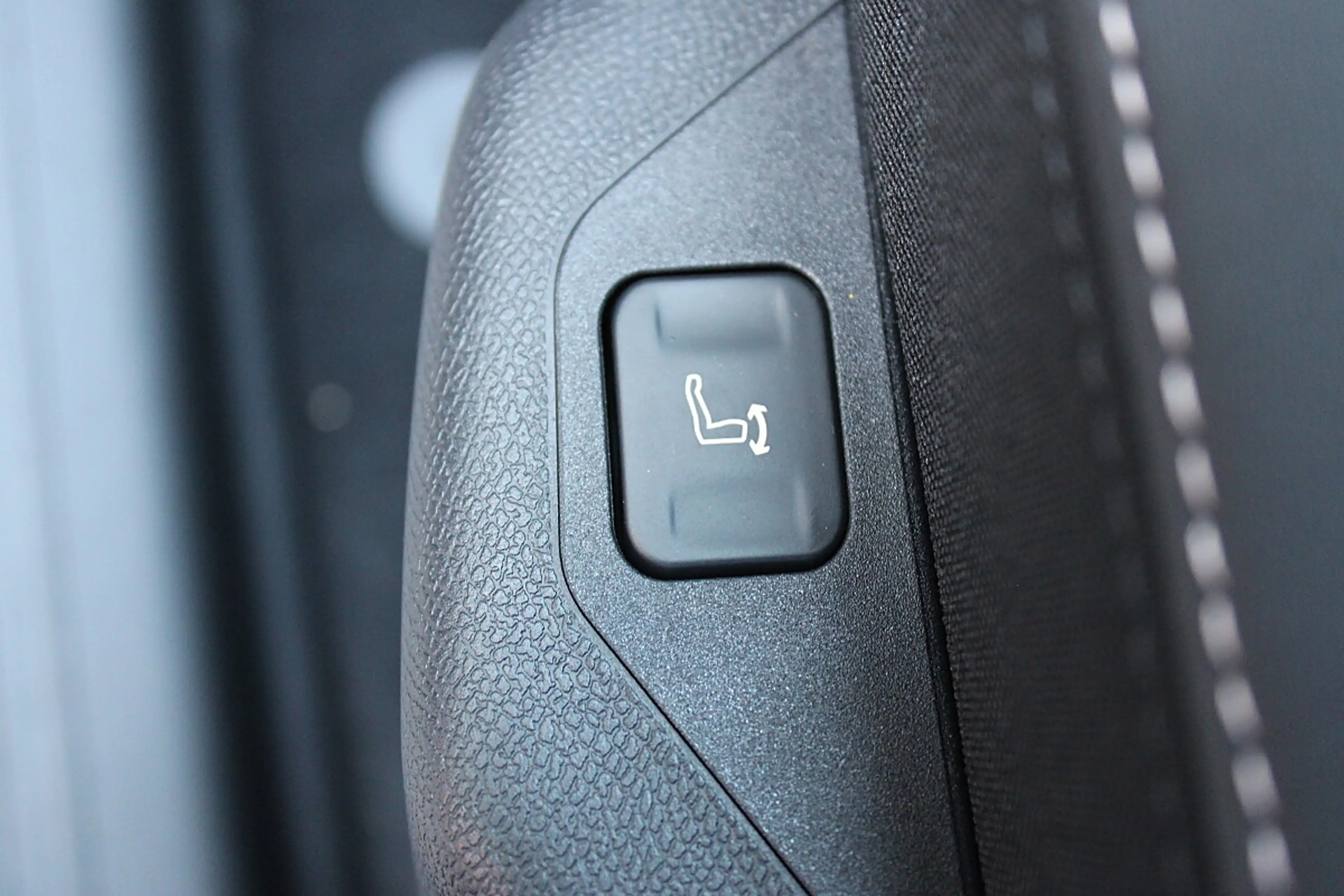 Peugeot 5008 Allure mild Hybrid 145 e-DCS6 Aut. — photo 15