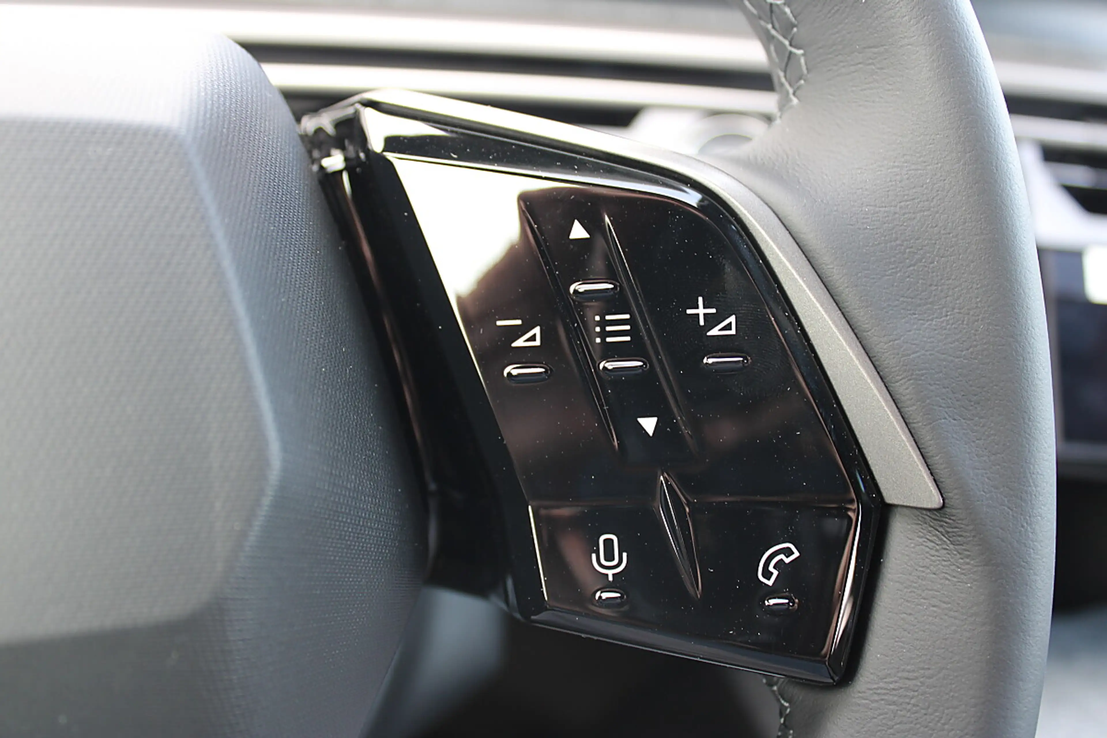 Peugeot 5008 Allure mild Hybrid 145 e-DCS6 Aut. — photo 28