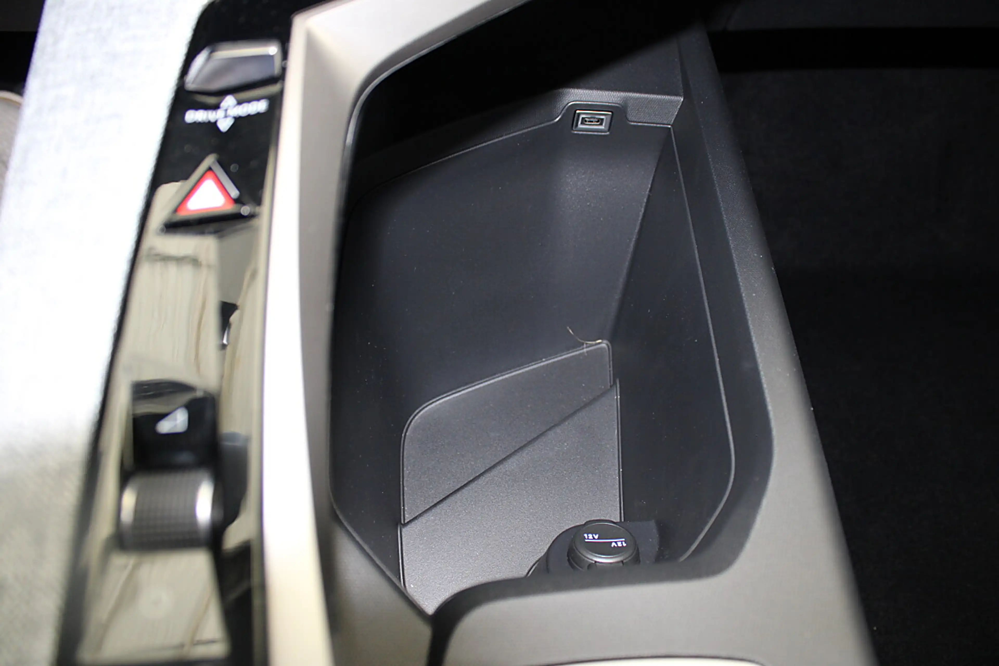 Peugeot 5008 Allure mild Hybrid 145 e-DCS6 Aut. — photo 24