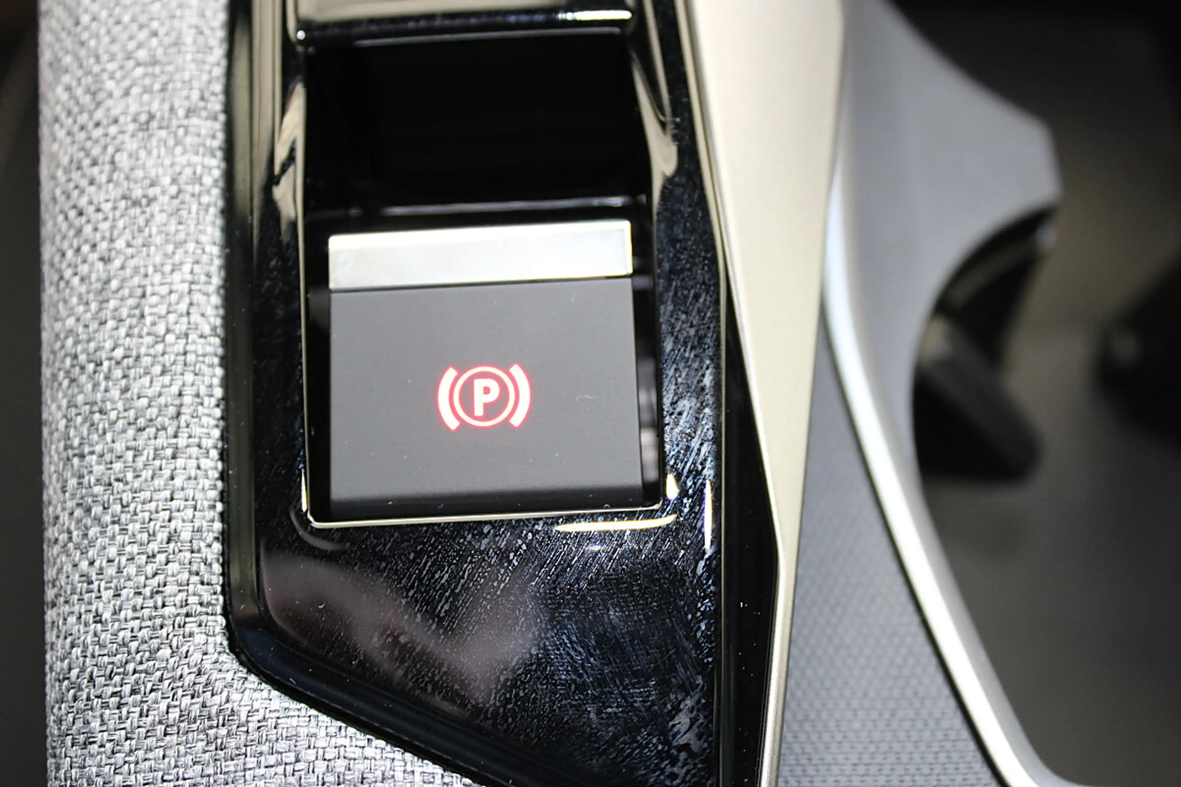 Peugeot 5008 Allure mild Hybrid 145 e-DCS6 Aut. — photo 26