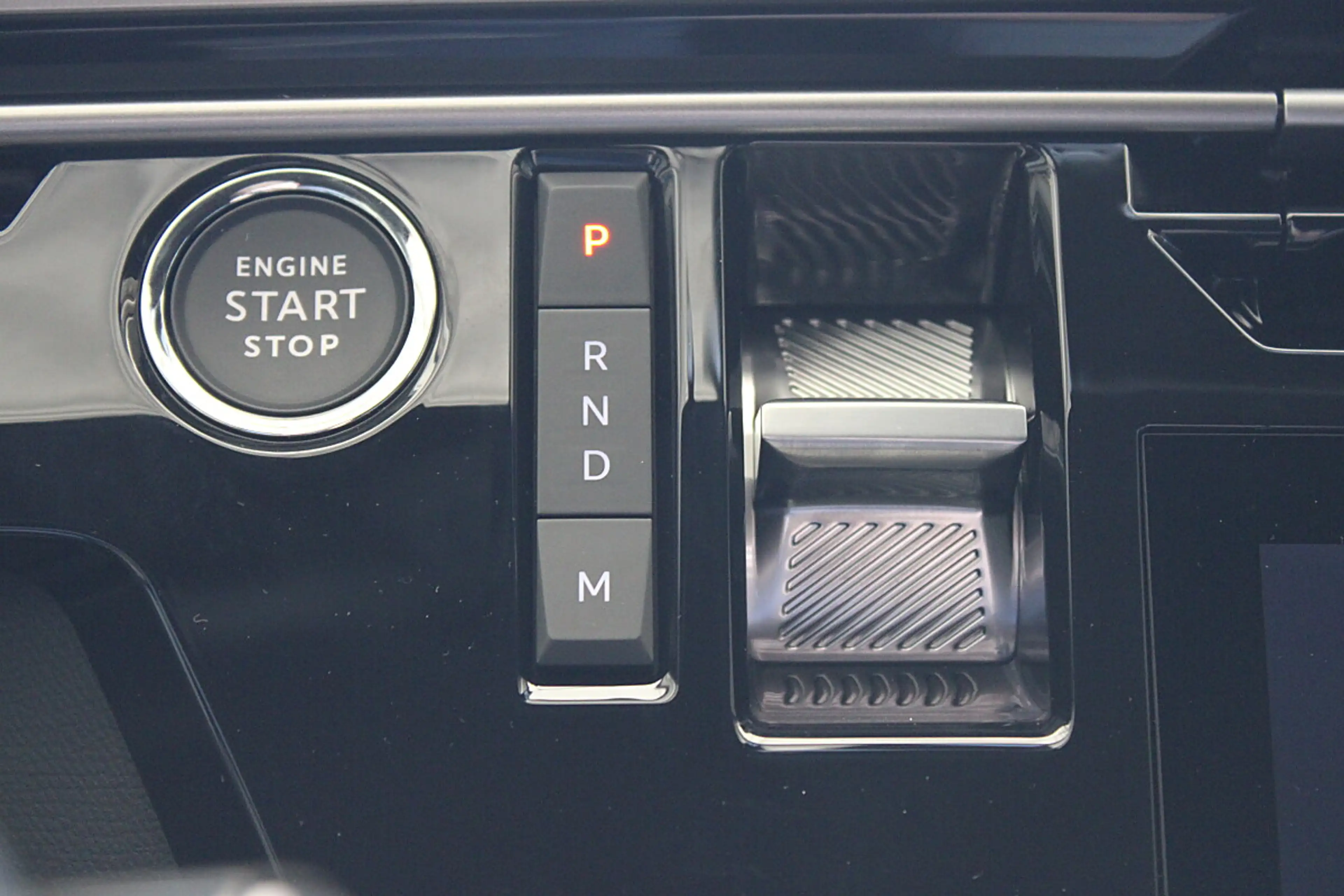 Peugeot 5008 Allure mild Hybrid 145 e-DCS6 Aut. — photo 22