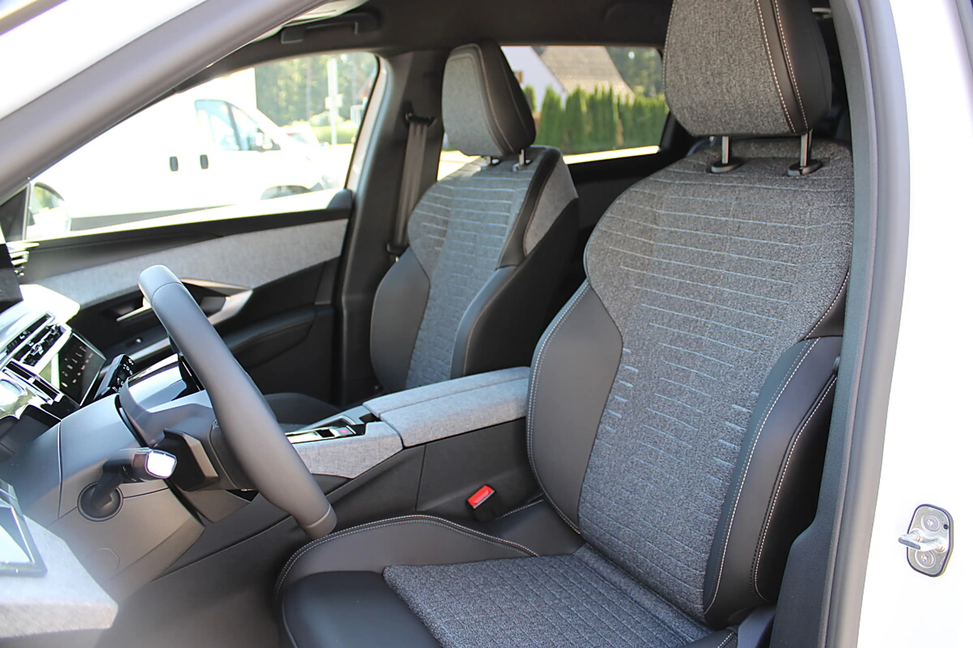 Peugeot 5008 Allure mild Hybrid 145 e-DCS6 Aut. — photo 12