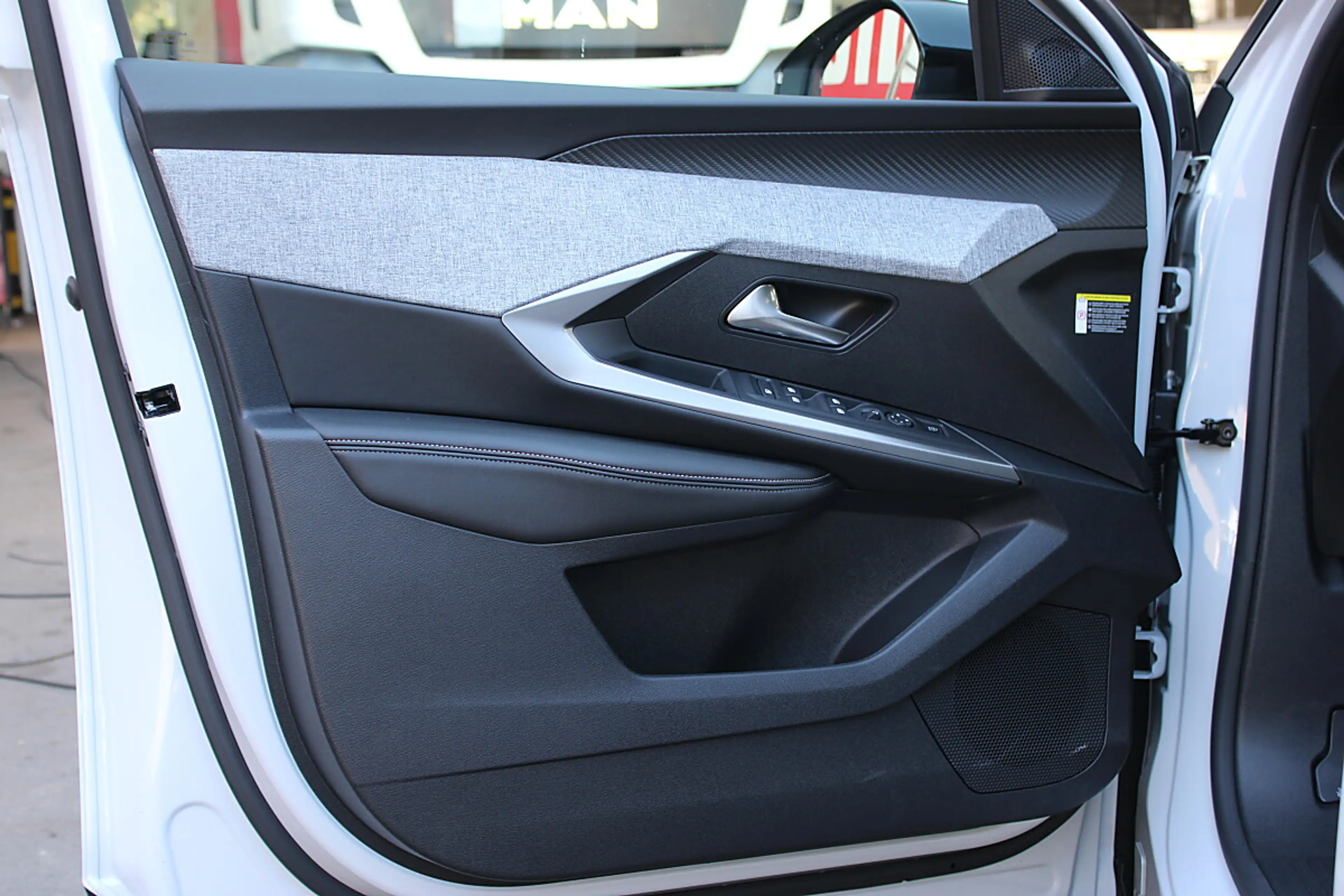 Peugeot 5008 Allure mild Hybrid 145 e-DCS6 Aut. — photo 13