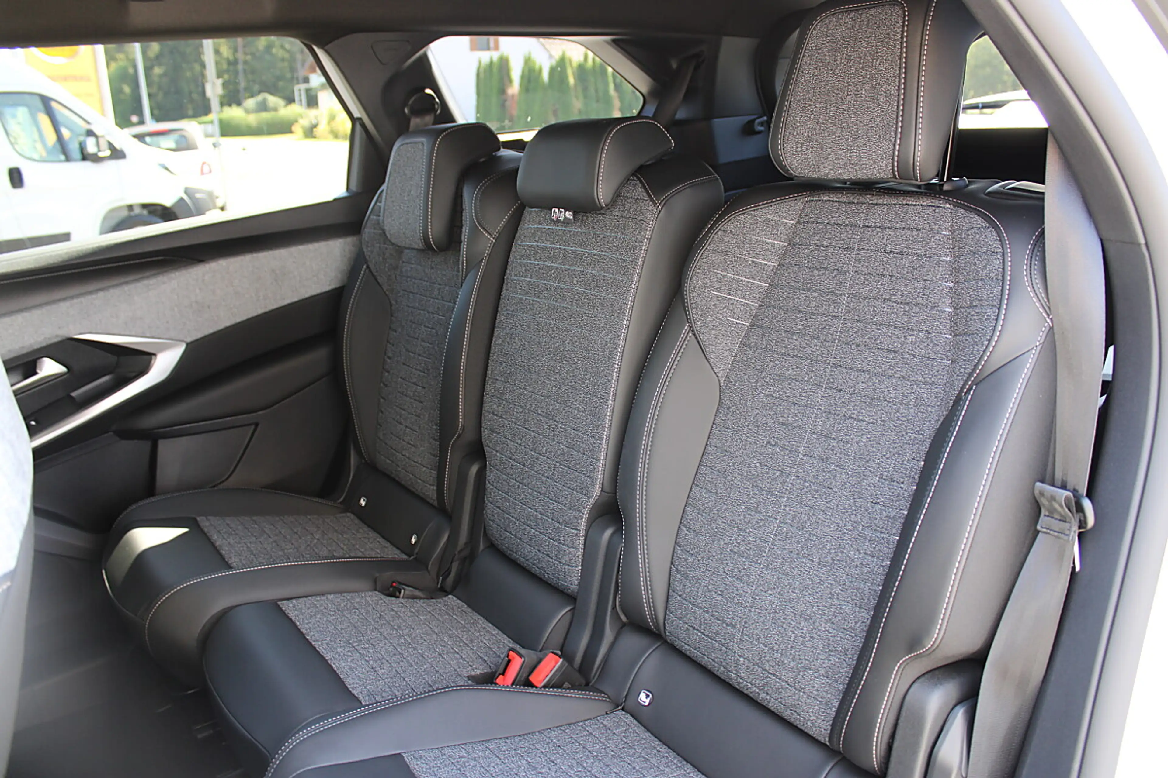 Peugeot 5008 Allure mild Hybrid 145 e-DCS6 Aut. — photo 8