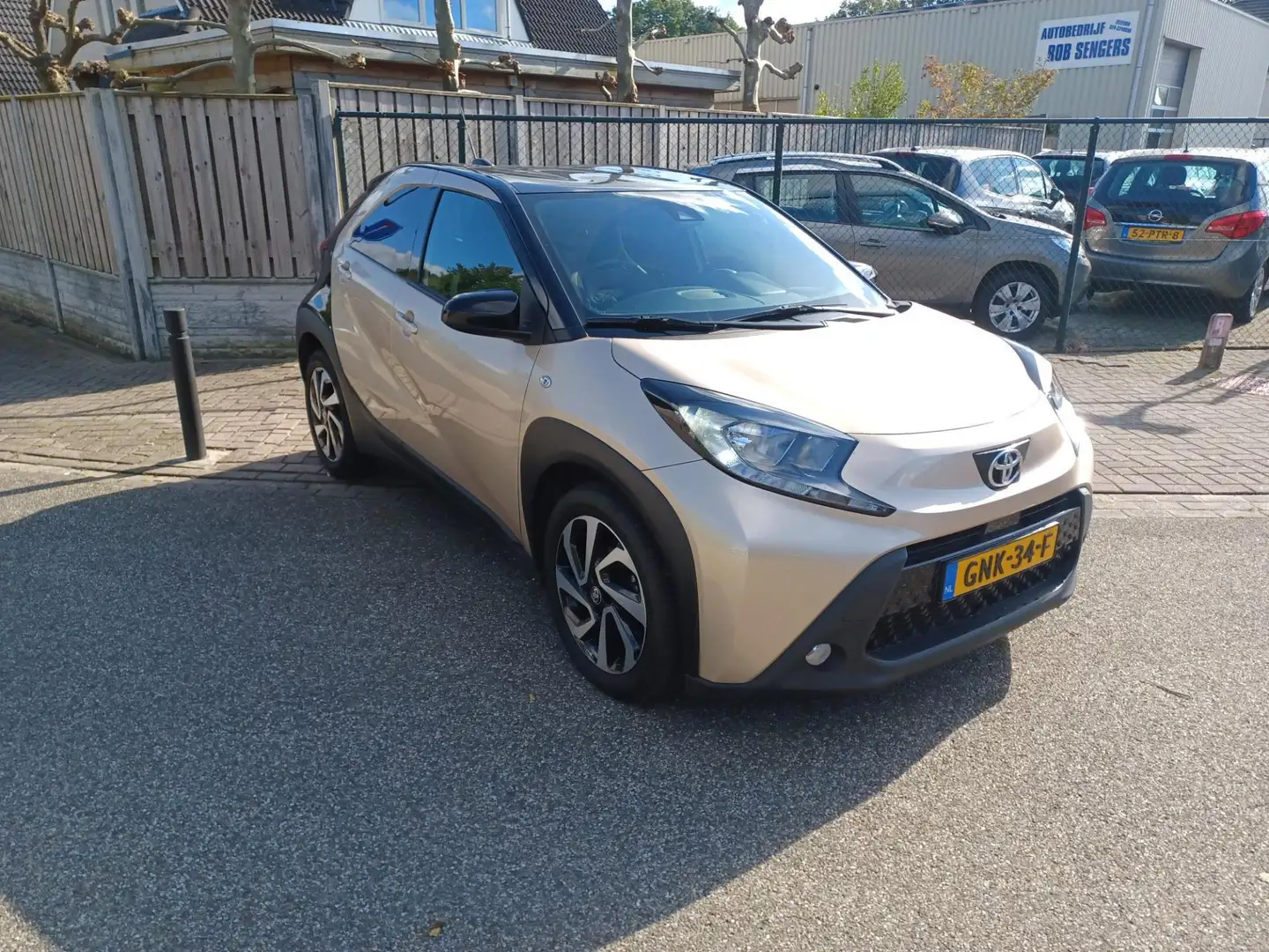Toyota Aygo X 1.0 VVT-i S-CVT envy Bruin - 2