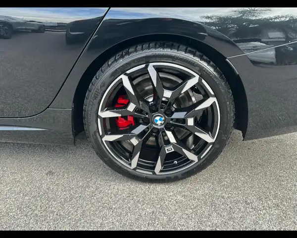 BMW 3 Series view 10