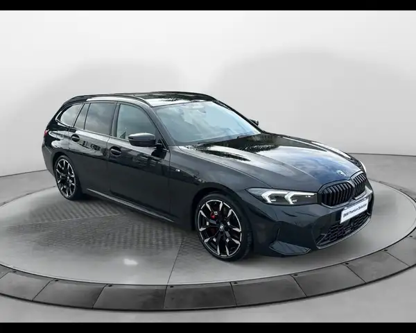 BMW 3 Series view 4