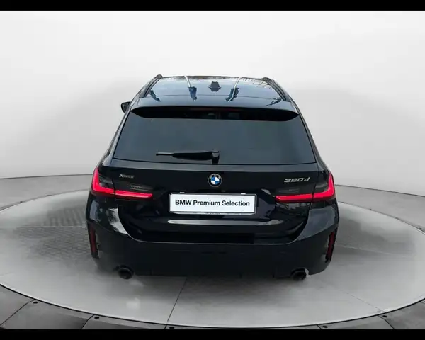 BMW 3 Series view 8