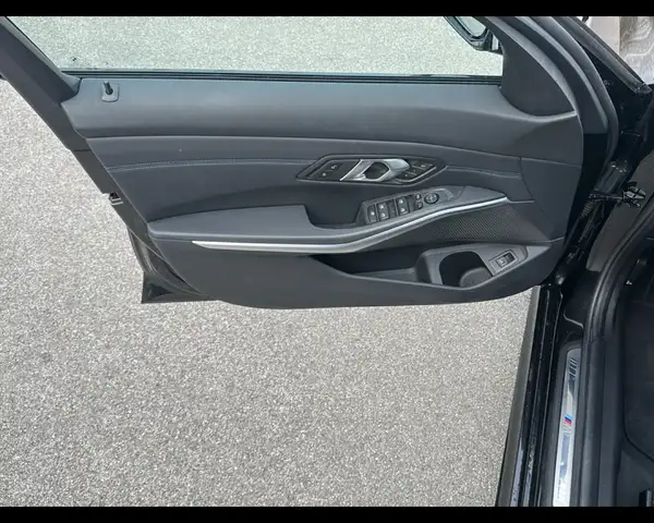 BMW 3 Series view 13