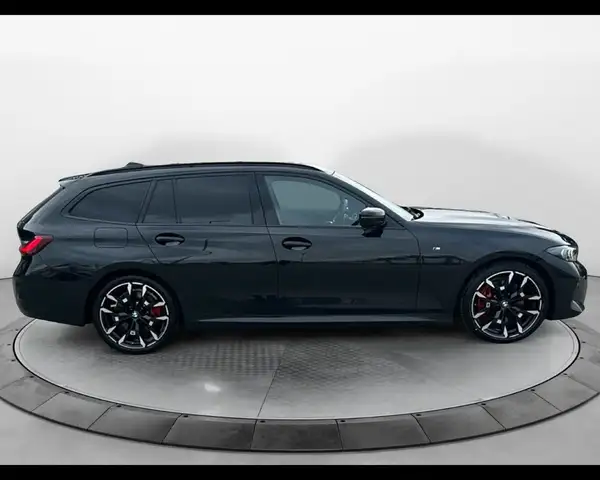 BMW 3 Series view 5