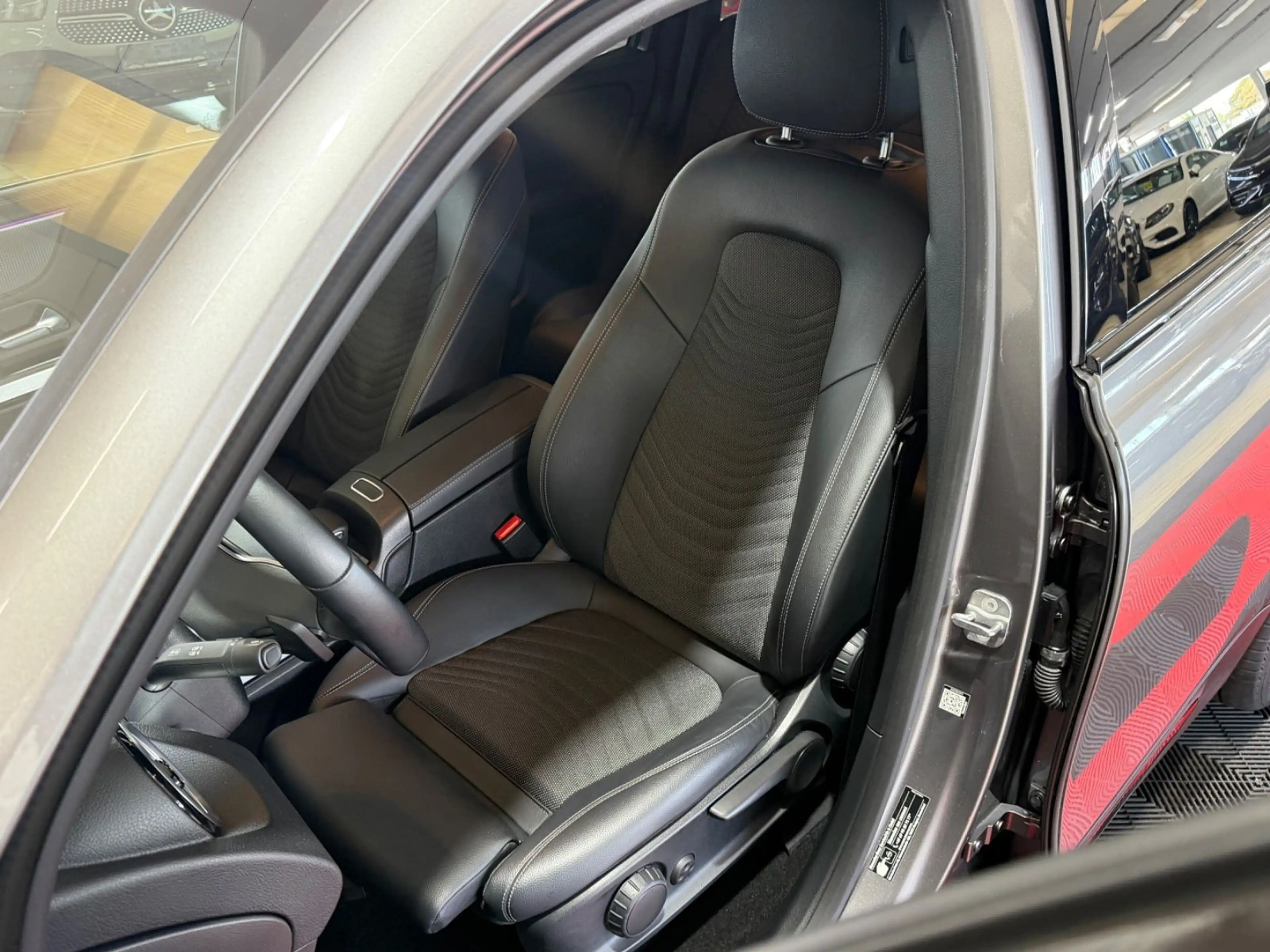 Mercedes-Benz EQB 250 LED*KAMERA*AMBIENTE*DAB*BAT 98%* — photo 12