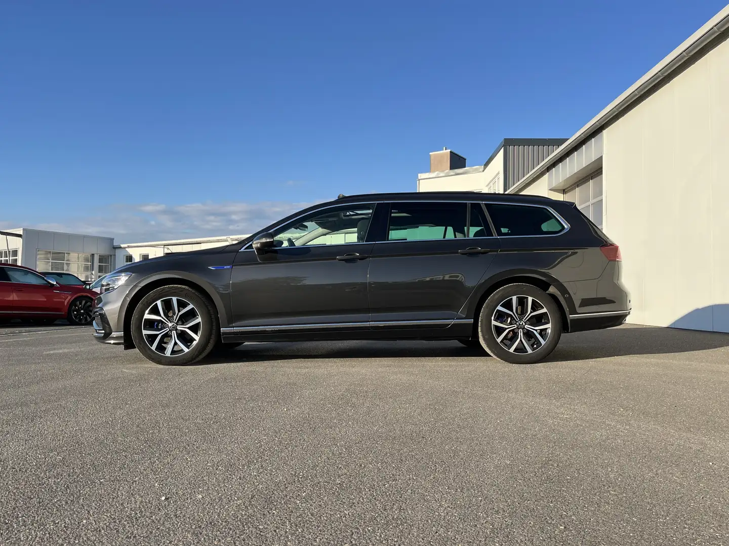 Volkswagen Passat Variant GTE 1.4 TSI 125€ m. 20% Anzahlung AHK Travel Ass Grau - 2