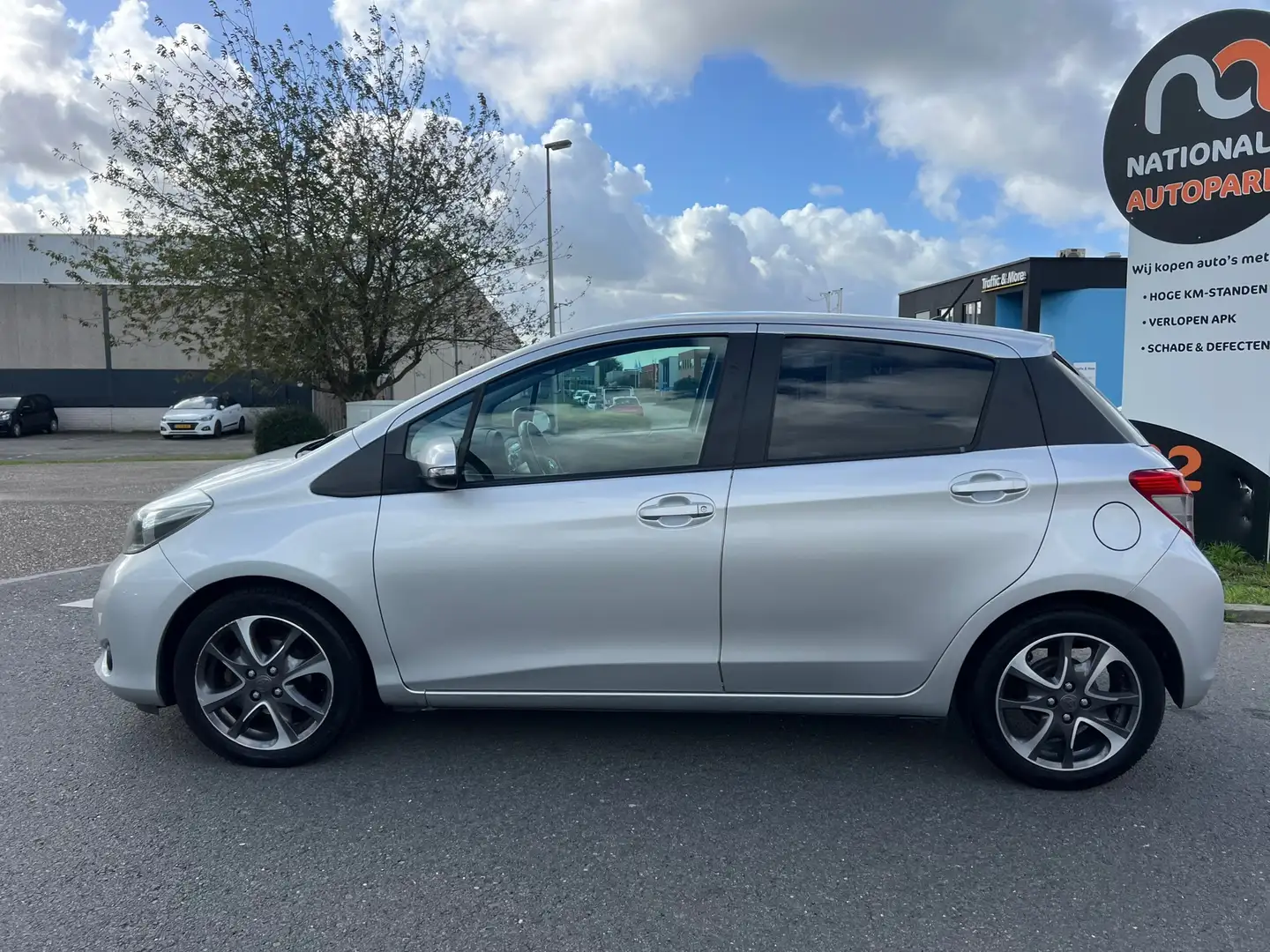 Toyota Yaris 2014 * 1.3 VVT-i Aspiration * AIRCO * APK * TOP AU Grijs - 2