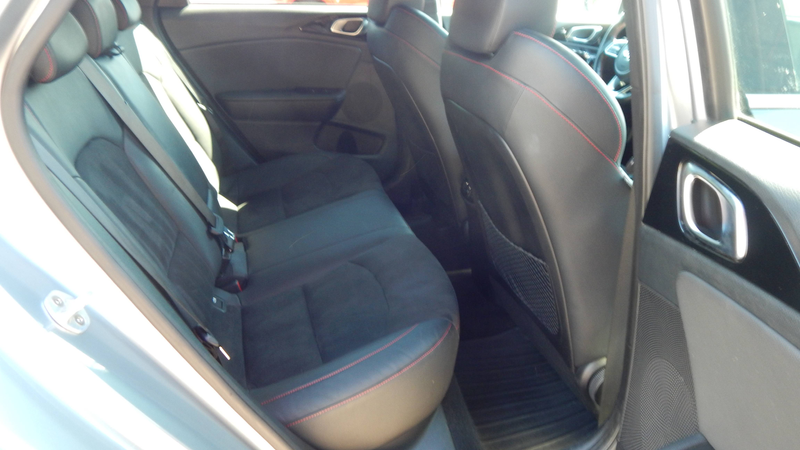 Kia ProCeed / pro_cee'd GT — photo 13