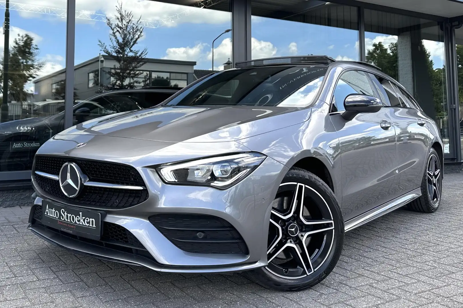 Mercedes-Benz CLA 250 Shooting Brake 250e AMG Night Pano Sfeer Widescree Grijs - 1