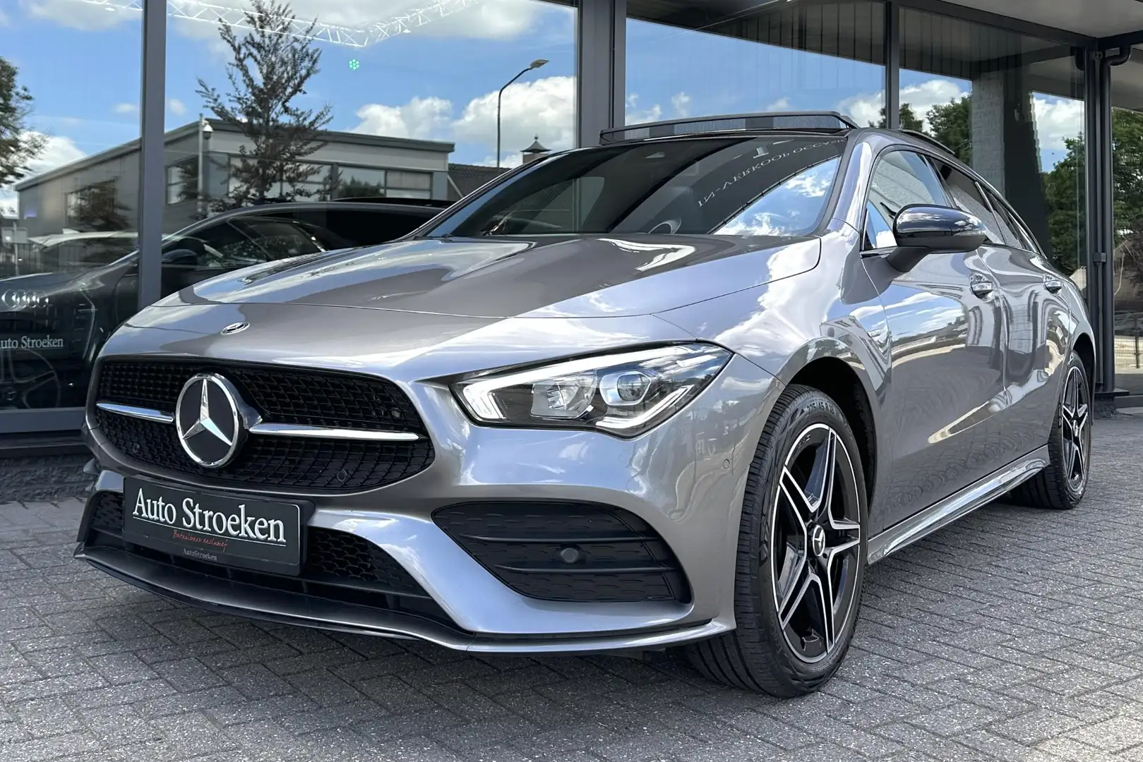 Mercedes-Benz CLA 250 Shooting Brake 250e AMG Night Pano Sfeer Widescree Grijs - 2