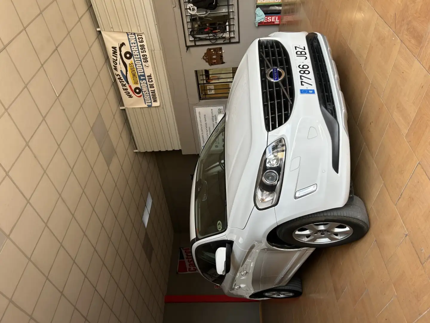 Volvo XC60 D3 Kinetic 136 Blanco - 2
