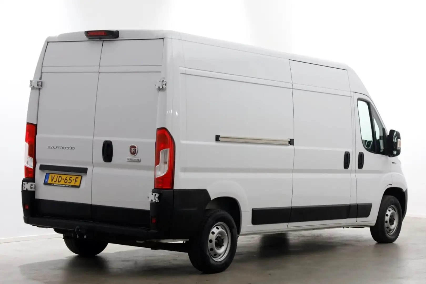 Fiat Ducato 2.3 MultiJet 120pk L3H2 Airco/Navi/Camera 01-2021 Wit - 2