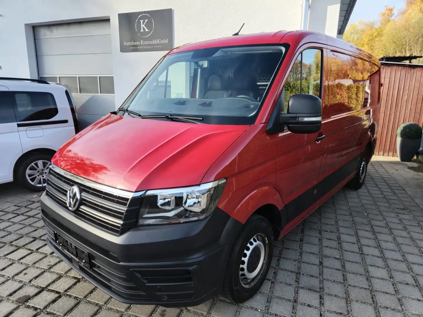 Volkswagen Crafter Kasten 35 FWD mittellang/Kamera/Navi/App Rot - 1