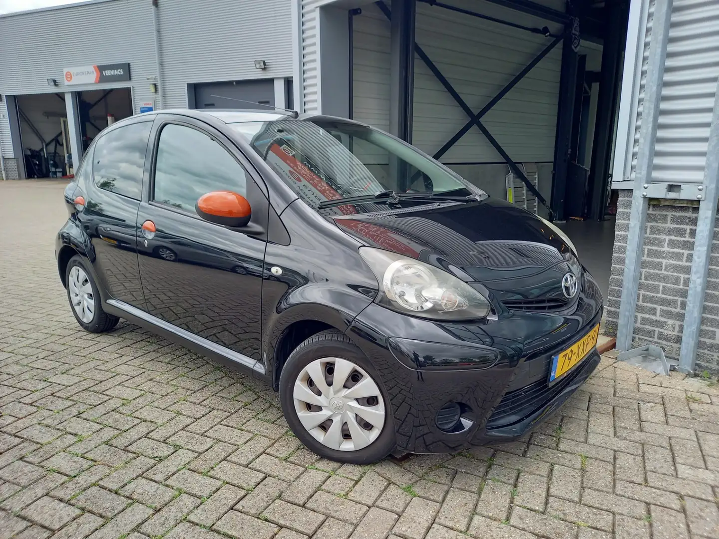 Toyota Aygo 1.0 VVT-i 5Drs Comfort Orange - AIRCO - NIEUWE APK Zwart - 2