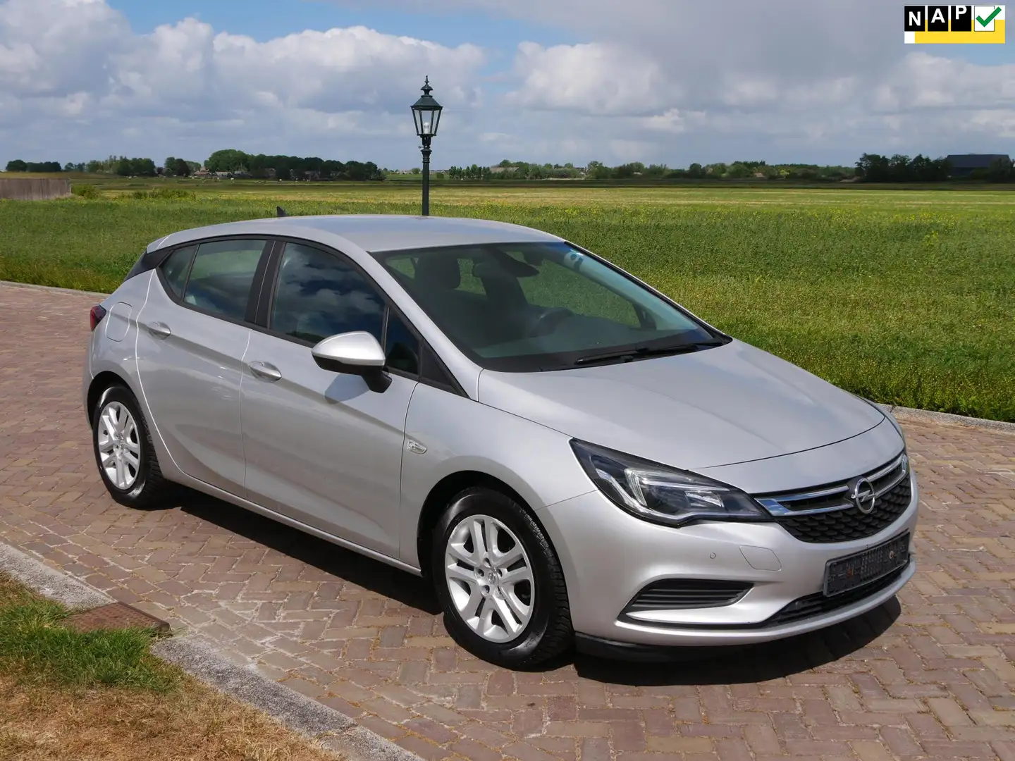 Opel Astra 1.6 CDTI Business+ HB 2018 AC NAVI PDC **MARGE*** Grau - 1