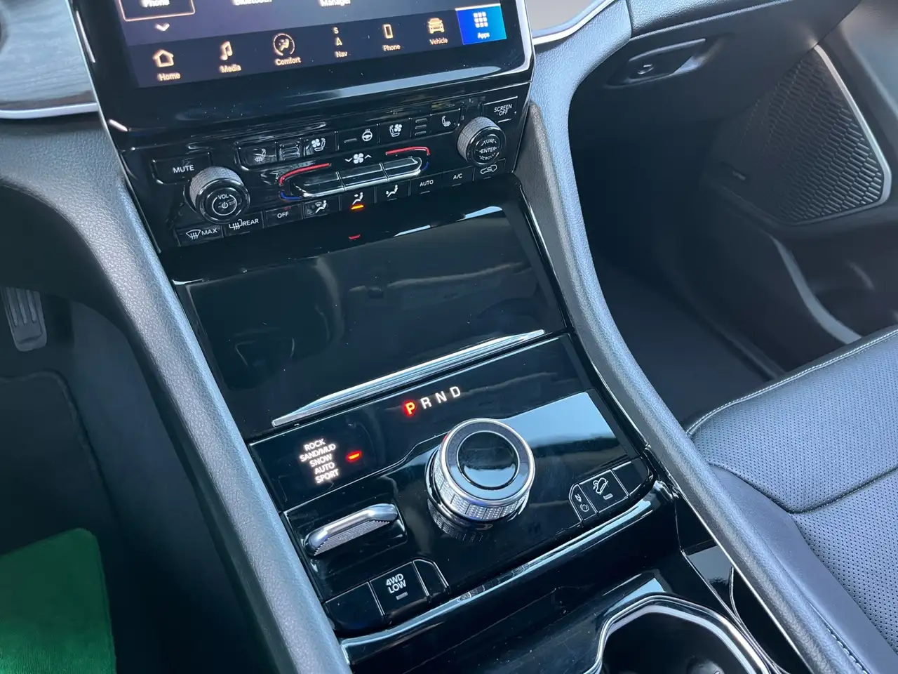 Jeep Grand Cherokee снимка Jeep Grand Cherokee