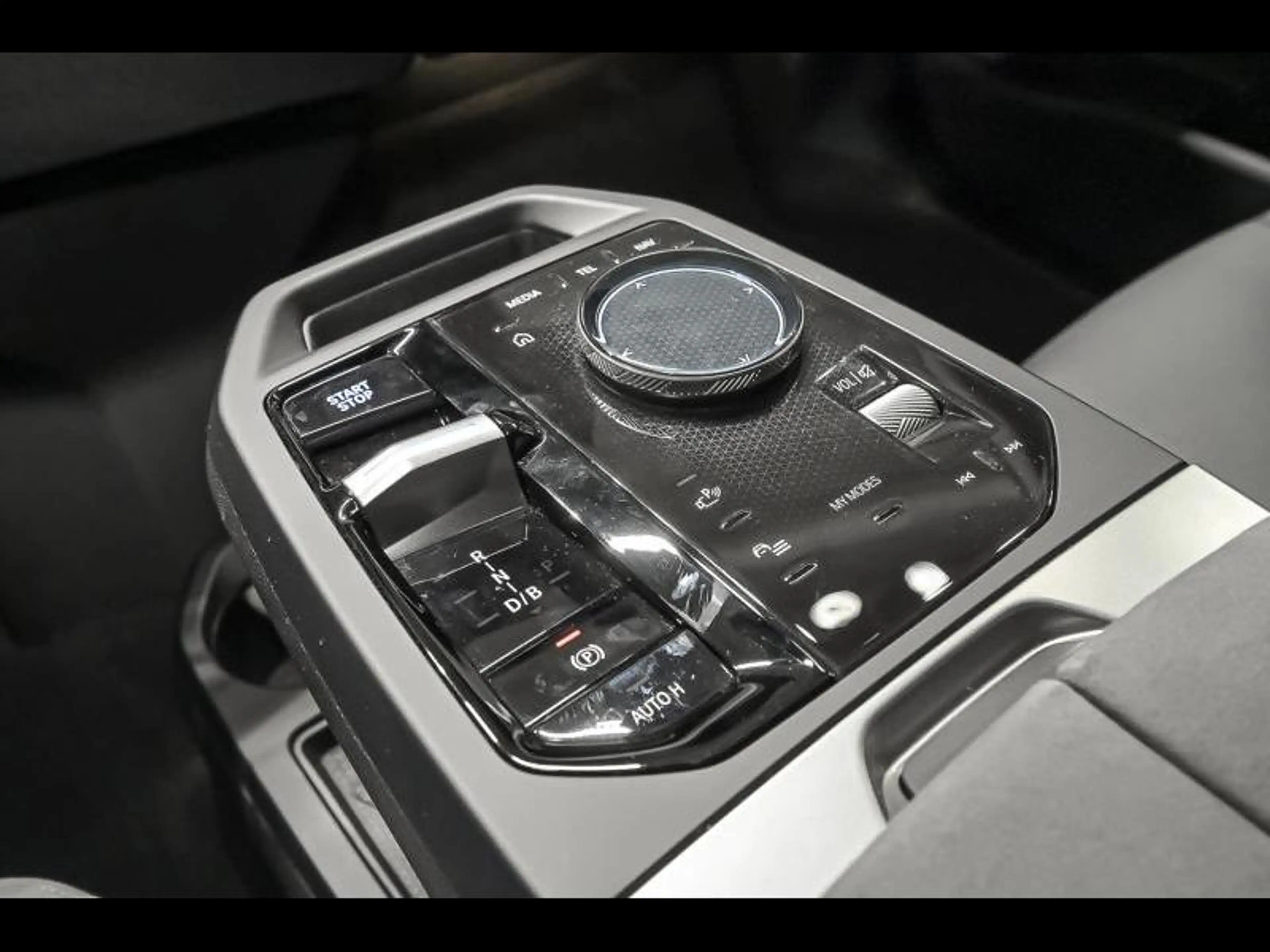 BMW iX xDrive45 - M PACK PRO|DASS+|360CAM|H&K|PANO| — photo 11