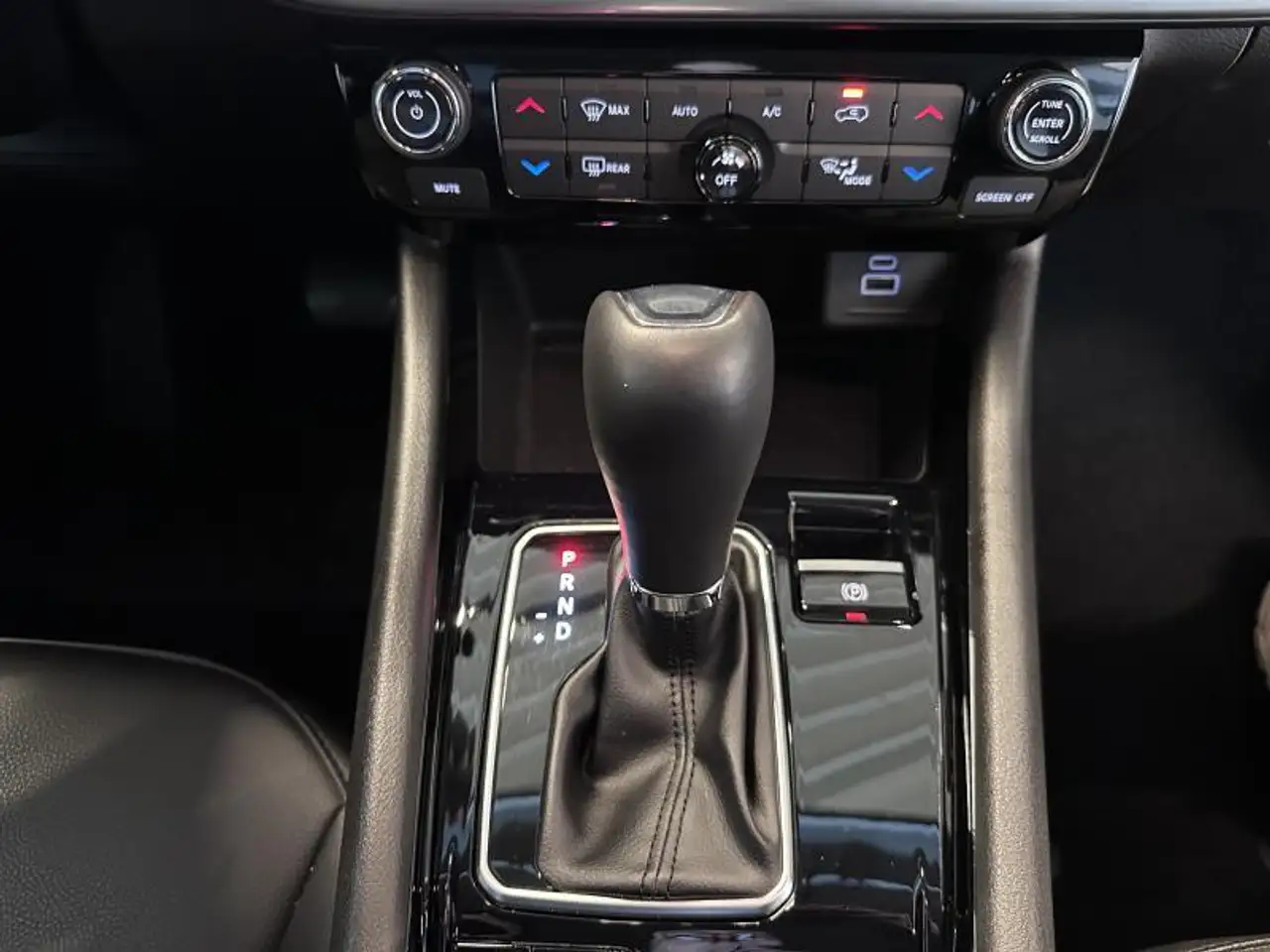 Jeep Compass 1.5 E-HYBRID LIMITED T4 130 DCT 7 18