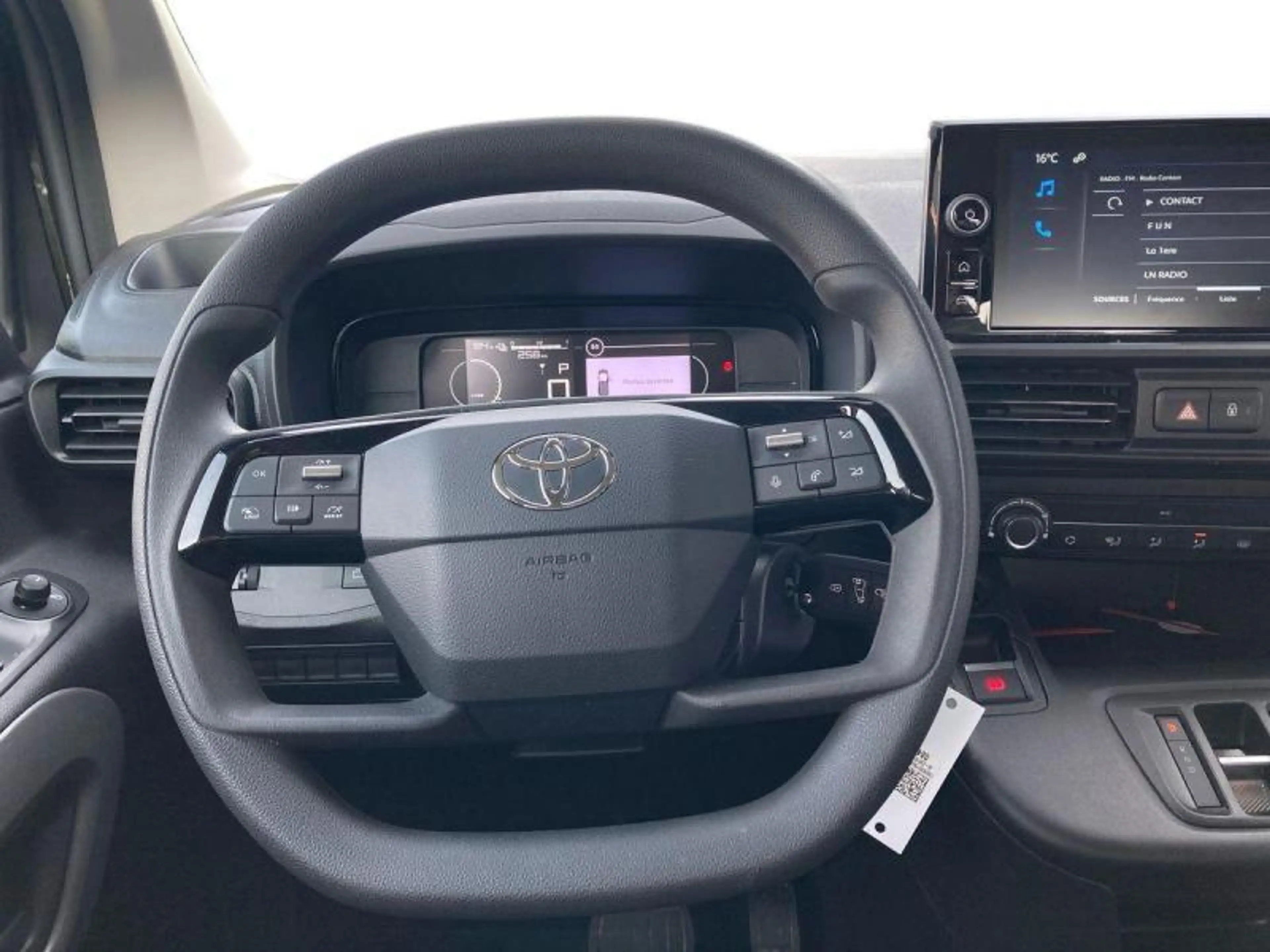 Toyota Verso Shuttle 5pl — photo 13