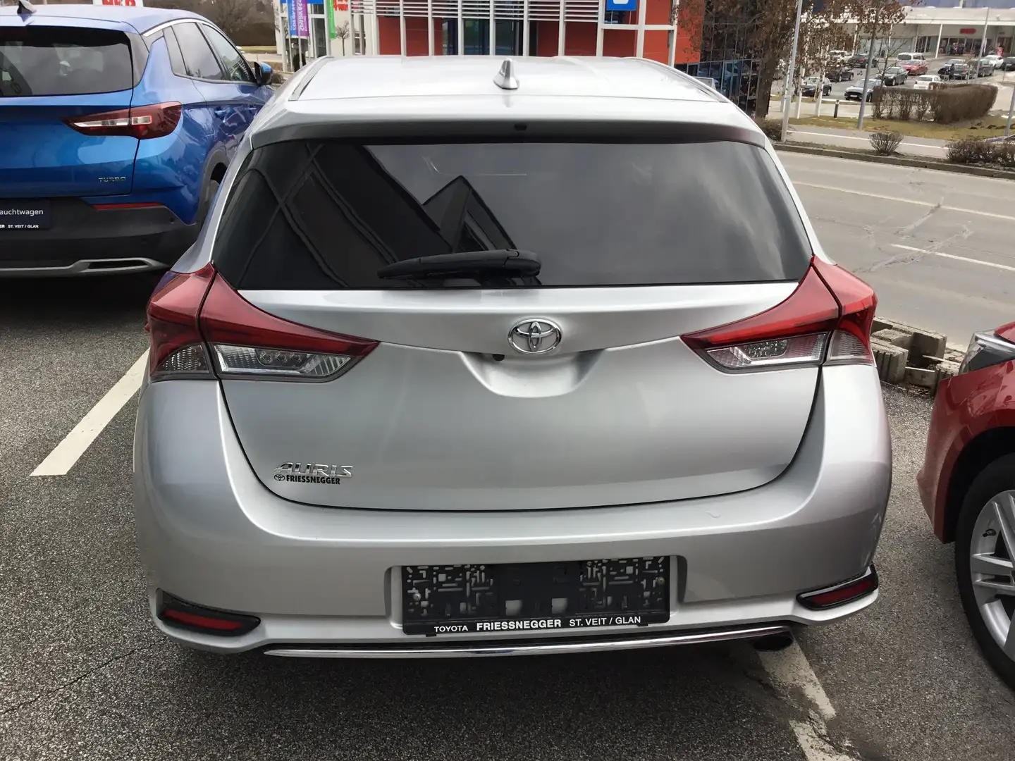 Toyota Auris 1,2T 5.trg Edition 45  MDS`17 Silber - 2