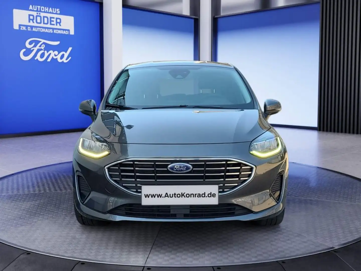 Ford Fiesta 1.0 EcoBoost Hybrid S&S TITANIUM X Grijs - 2