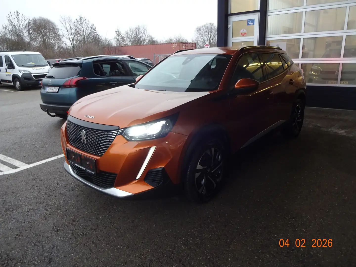 Peugeot 2008 Allure 1.2 PT 130 EAT8 Orange - 2