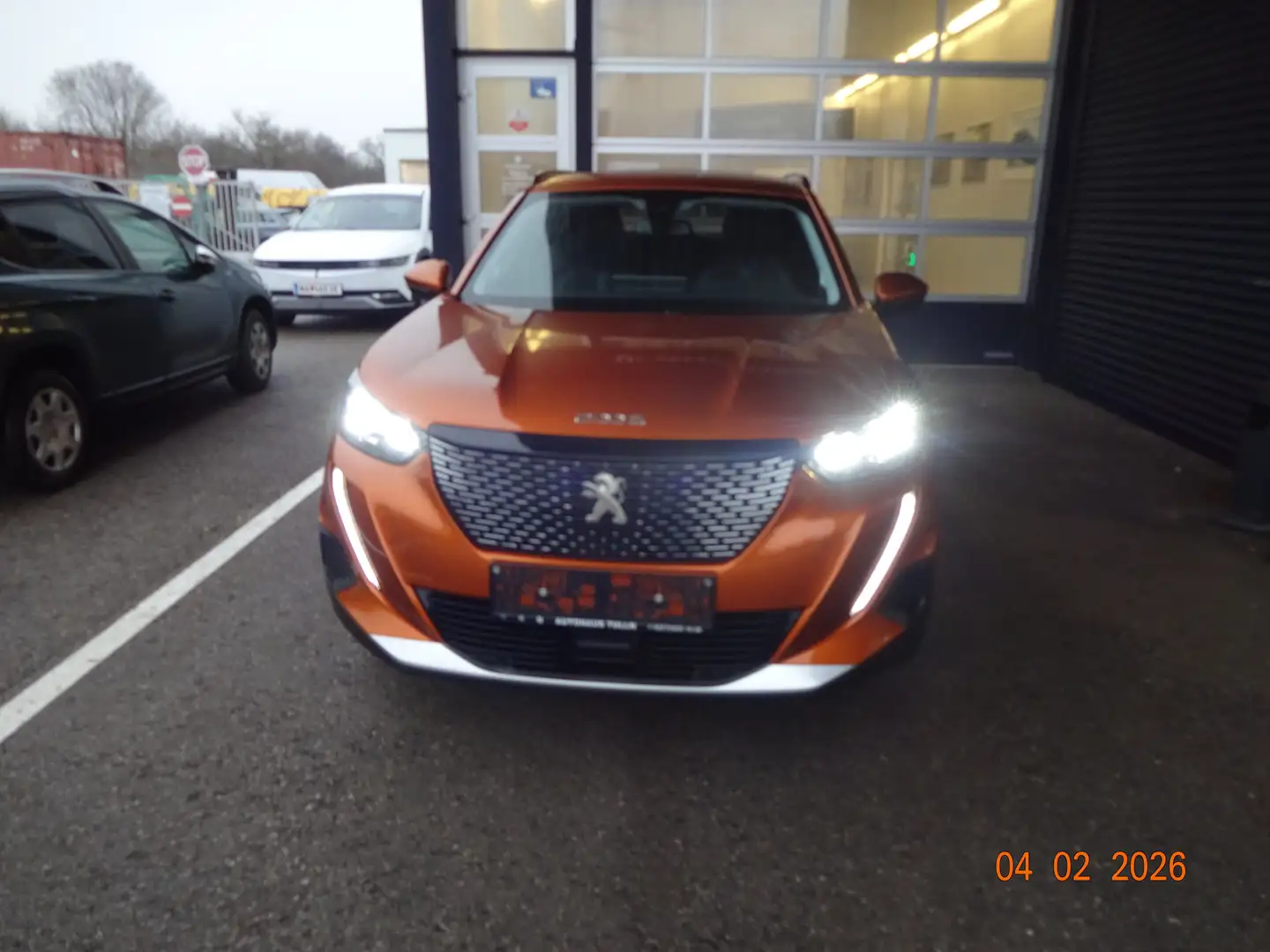 Peugeot 2008 Allure 1.2 PT 130 EAT8 Orange - 1
