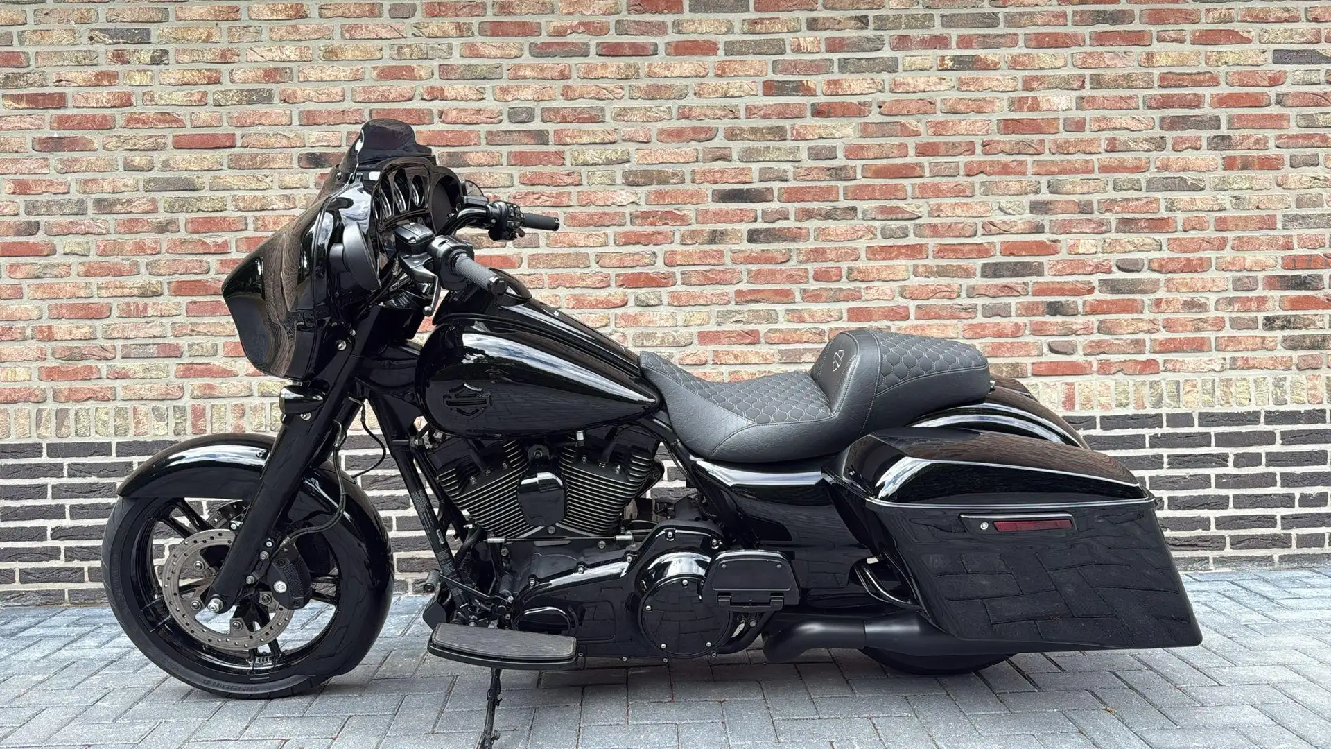 Harley-Davidson Street Glide 103 FLHXS Special CVO Streetglide - 1