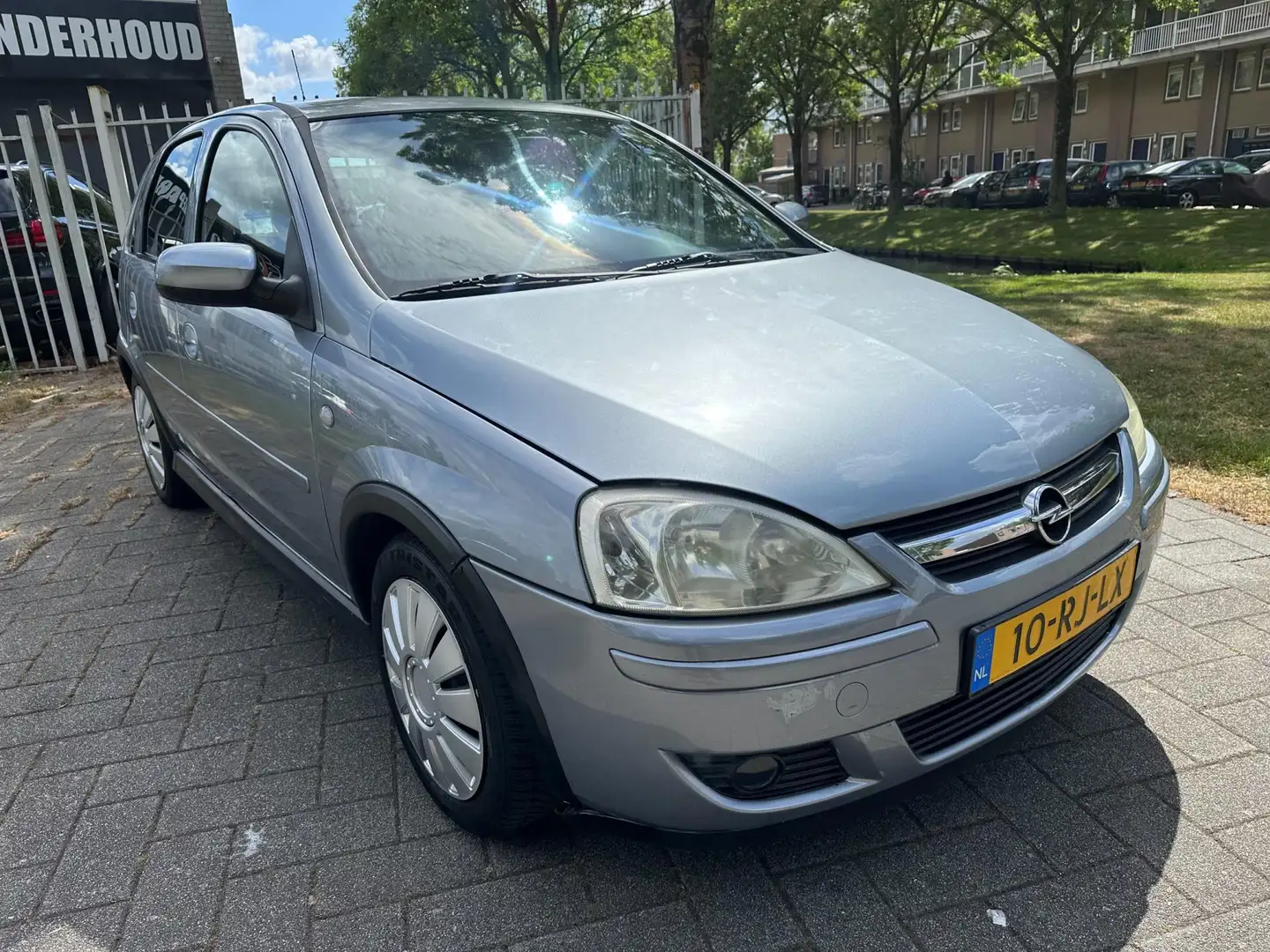 Opel Corsa 1.2-16V Cosmo Gris - 2