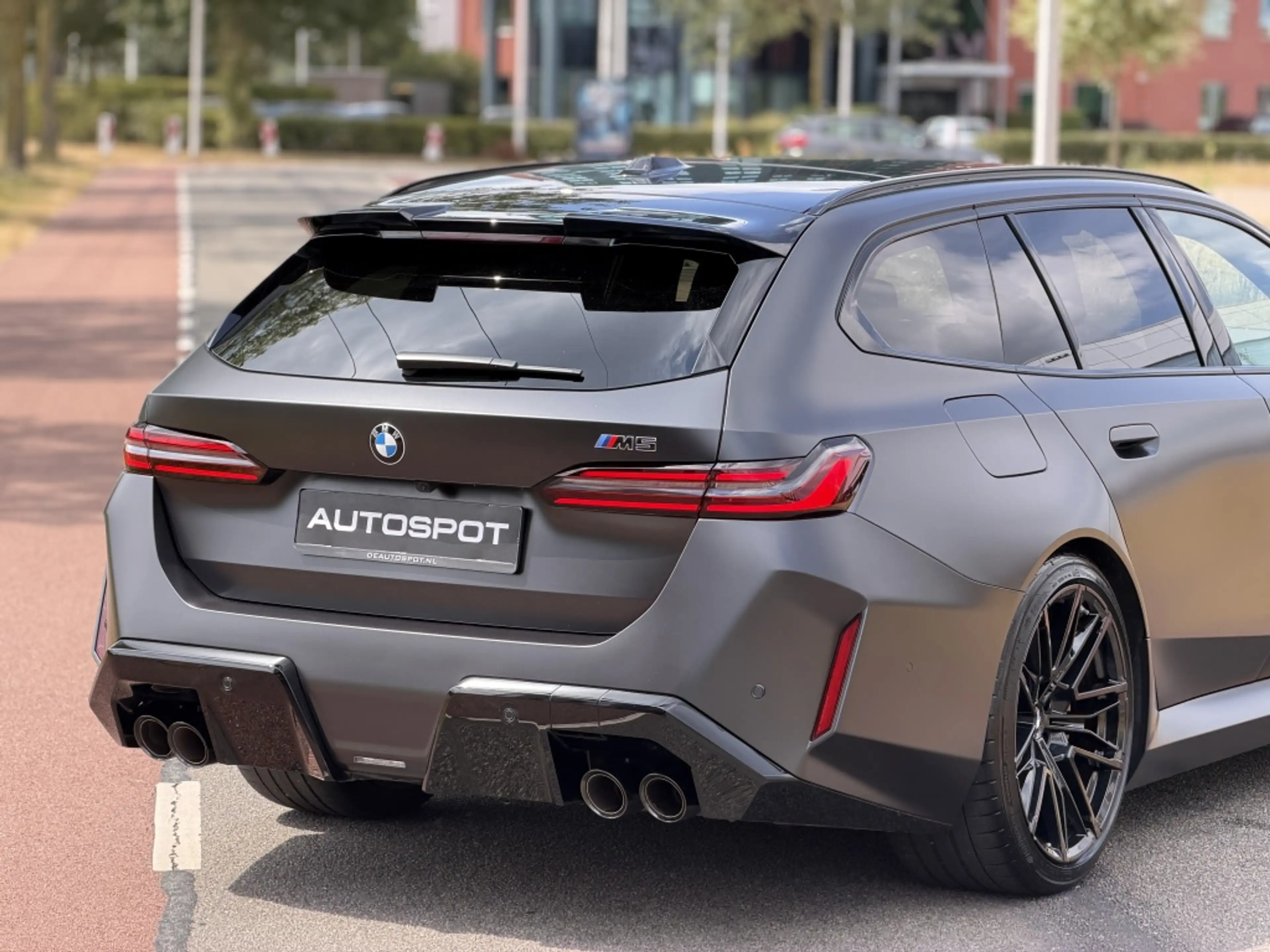 BMW M5 Touring Pano Keramisch HUD M-Drive Carbon B&W — photo 11