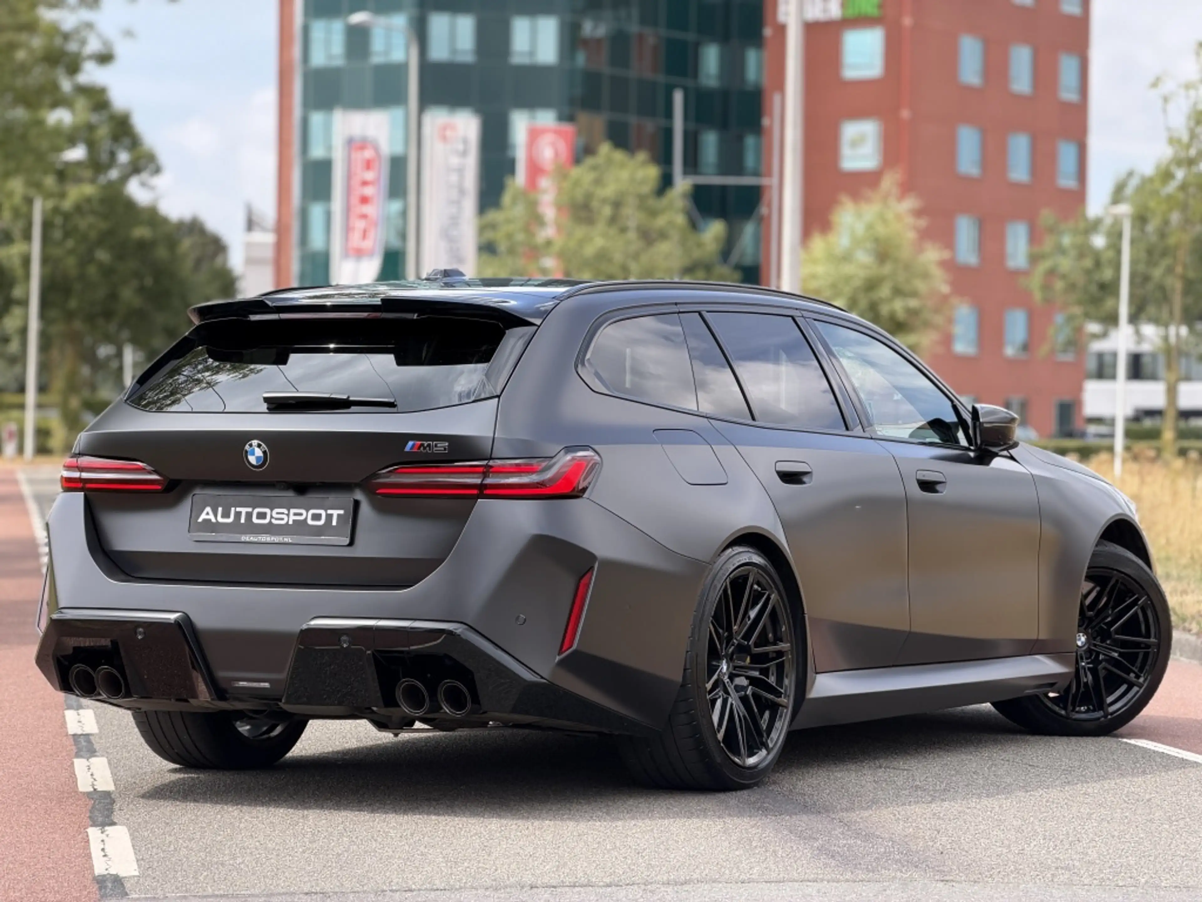 BMW M5 Touring Pano Keramisch HUD M-Drive Carbon B&W — photo 4