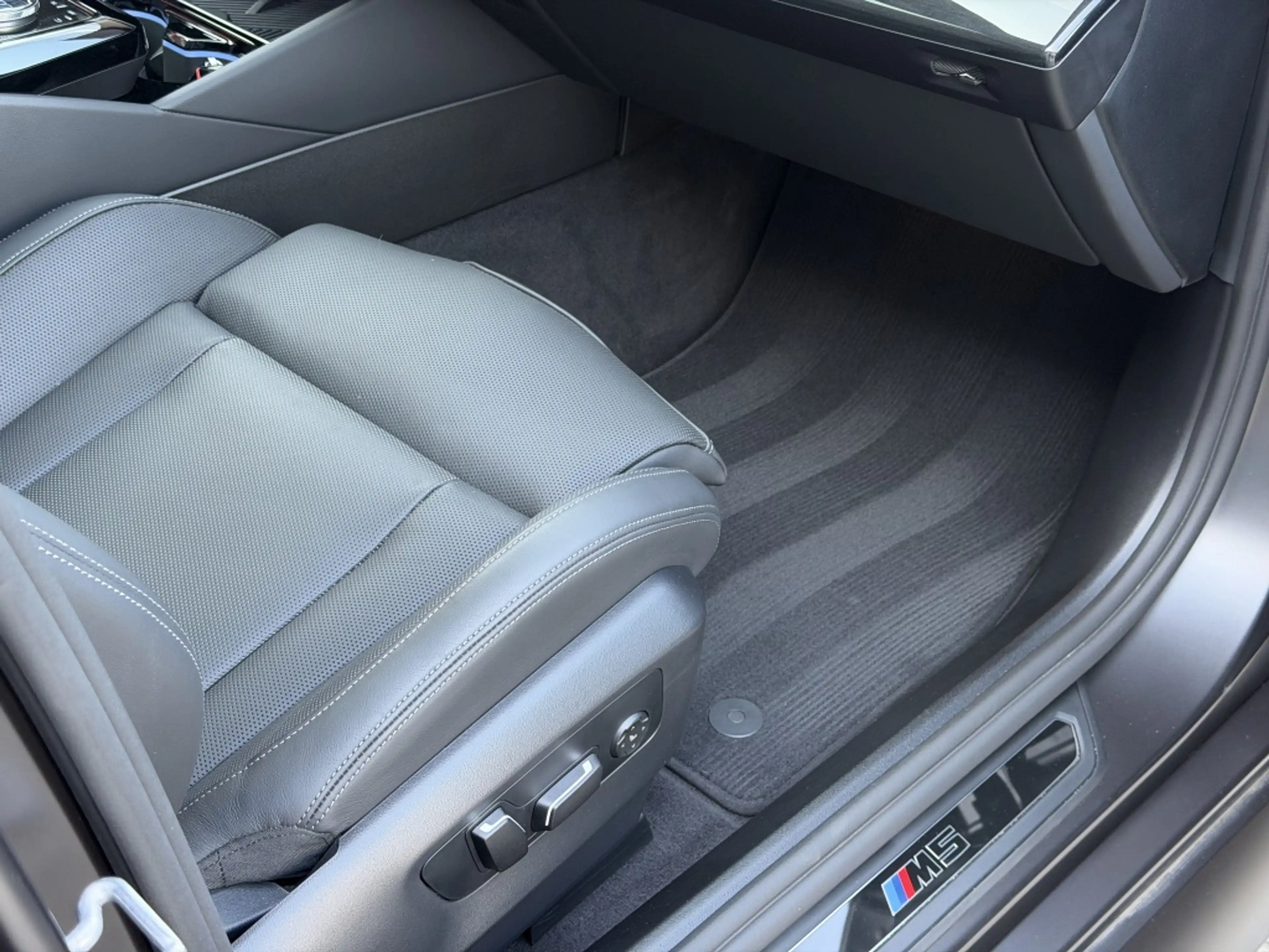 BMW M5 Touring Pano Keramisch HUD M-Drive Carbon B&W — photo 37