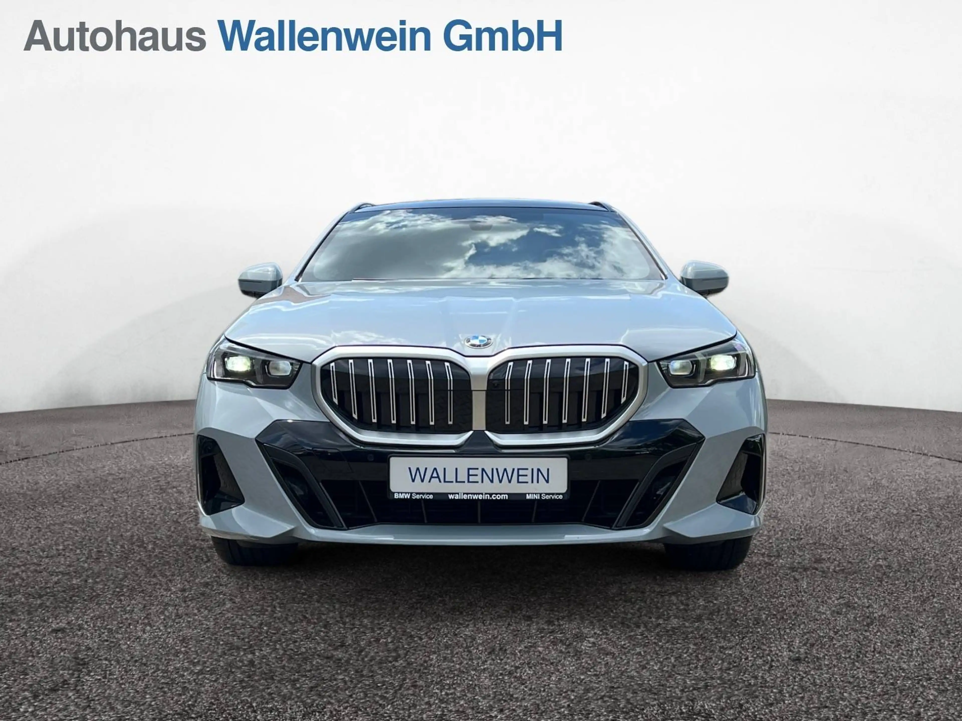 BMW 520 d Touring, M Sport, Panorama, AHK, DrivAssPlus — photo 2