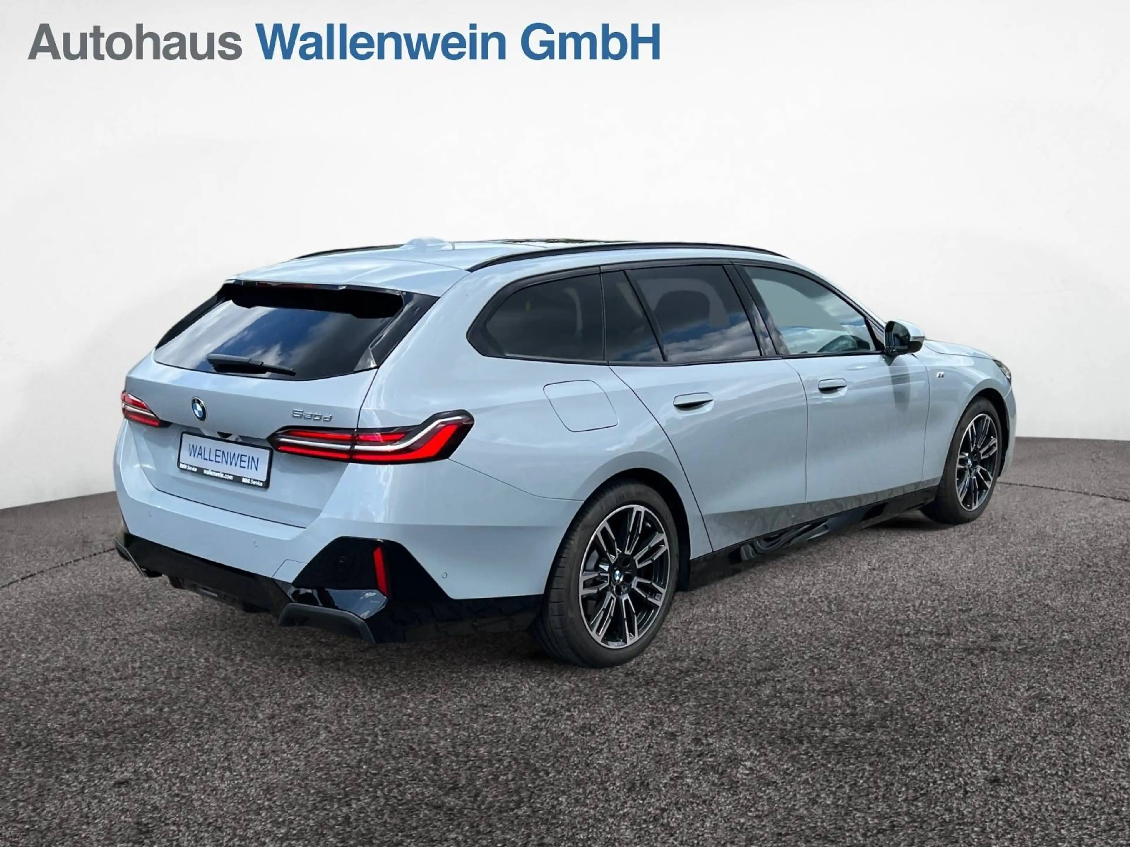 BMW 520 d Touring, M Sport, Panorama, AHK, DrivAssPlus — photo 3