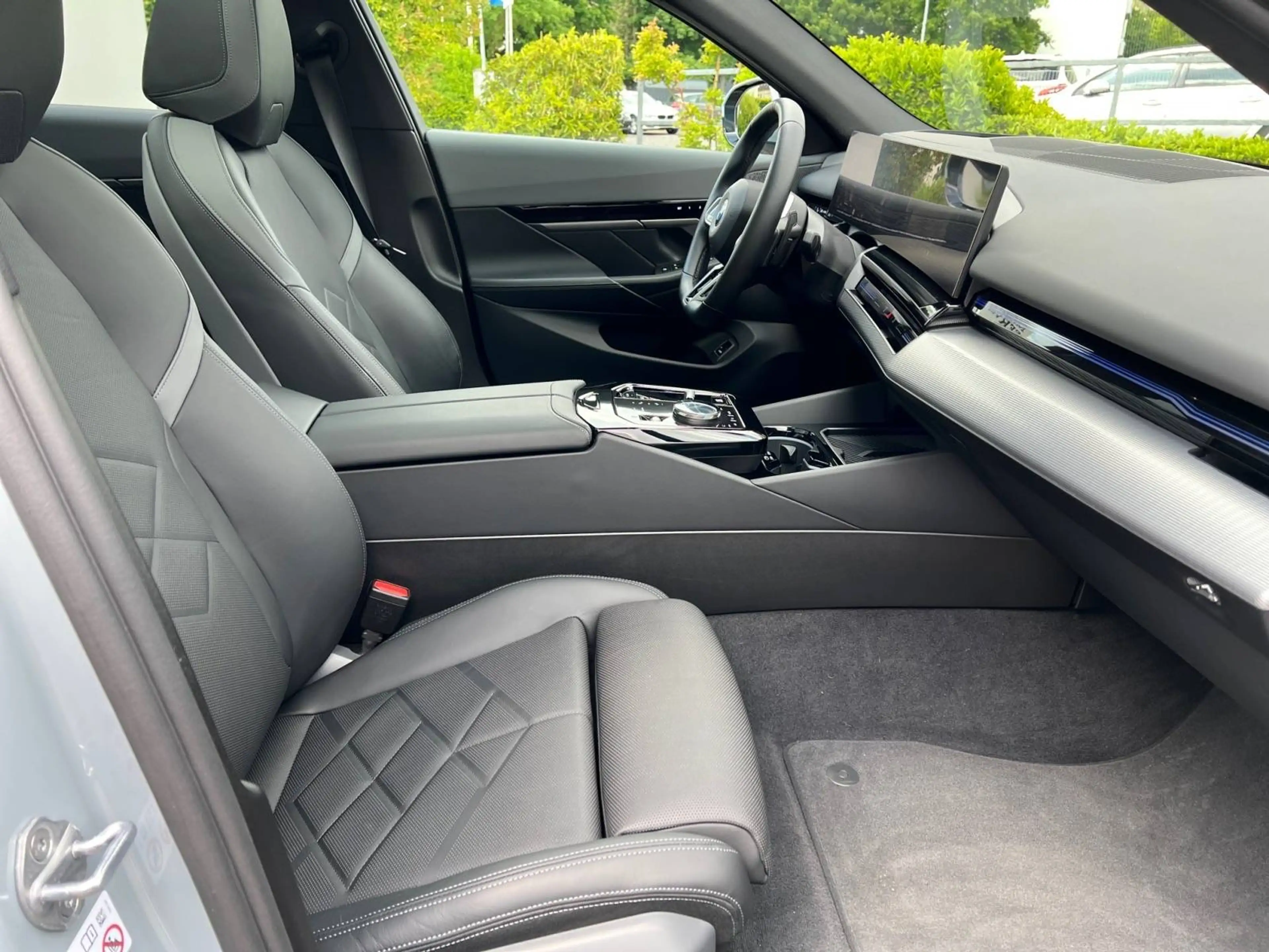 BMW 520 d Touring, M Sport, Panorama, AHK, DrivAssPlus — photo 9